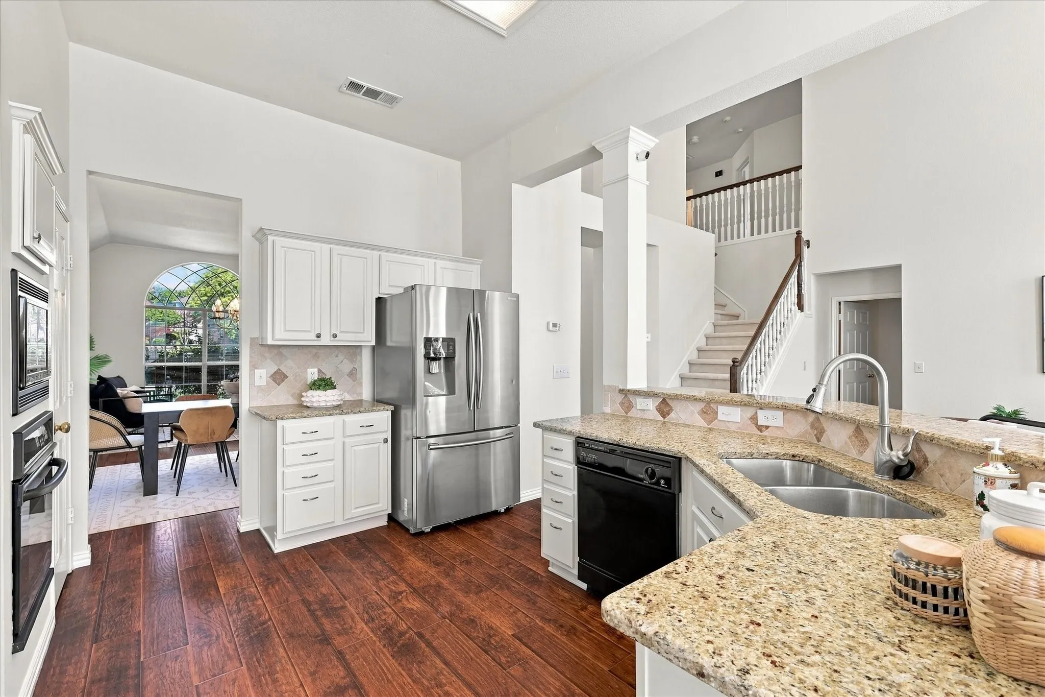 Single Family Residence For Sale in Collin County , 3316 Stone Glen Drive, Plano, Texas 75074, 4 Bedroom, 3 Bathroom, 2 Garage spaces, 3,094 Sqft, built in 1999, mls#21405465, Real Estate Agent in Plano, Homes For Sale in Collin county, Homes For Sale in Plano, Realtor in Plano Texas, Real Estate Brokerage Independent Realty Texas, Luminita Cordes Realtor
