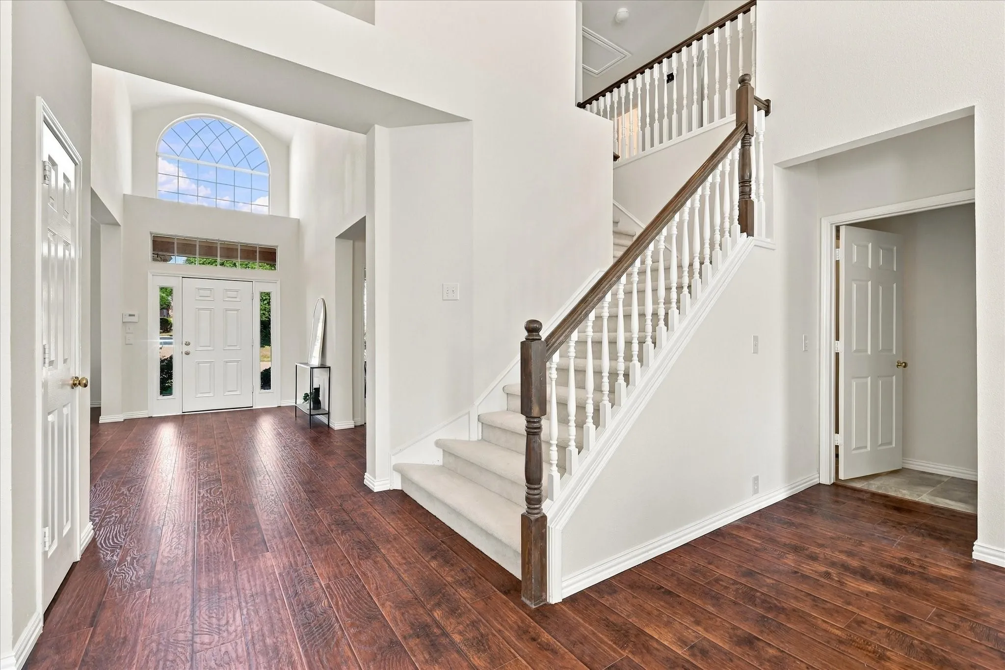 Single Family Residence For Sale in Collin County , 3316 Stone Glen Drive, Plano, Texas 75074, 4 Bedroom, 3 Bathroom, 2 Garage spaces, 3,094 Sqft, built in 1999, mls#21405465, Real Estate Agent in Plano, Homes For Sale in Collin county, Homes For Sale in Plano, Realtor in Plano Texas, Real Estate Brokerage Independent Realty Texas, Luminita Cordes Realtor