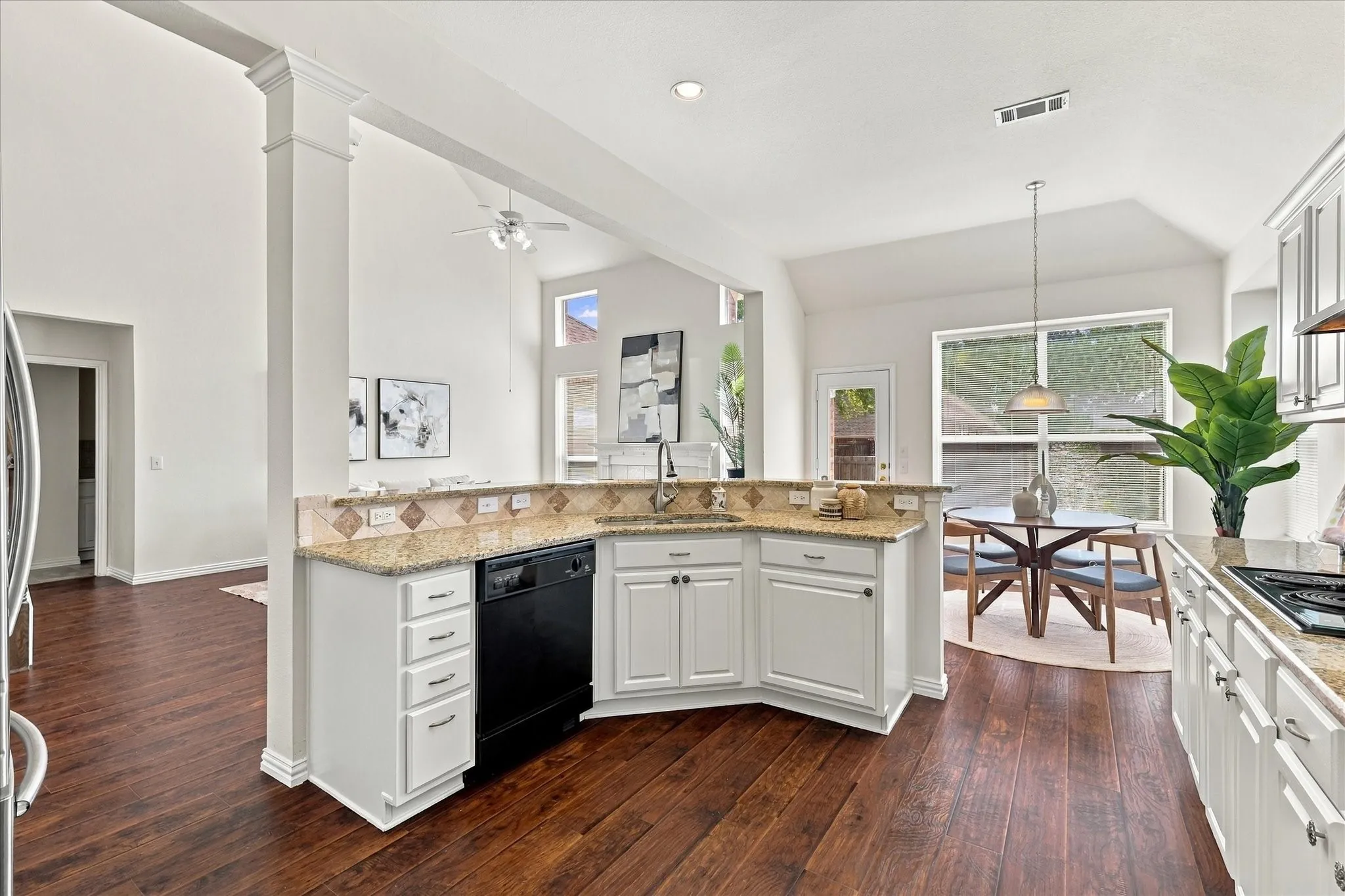 Single Family Residence For Sale in Collin County , 3316 Stone Glen Drive, Plano, Texas 75074, 4 Bedroom, 3 Bathroom, 2 Garage spaces, 3,094 Sqft, built in 1999, mls#21405465, Real Estate Agent in Plano, Homes For Sale in Collin county, Homes For Sale in Plano, Realtor in Plano Texas, Real Estate Brokerage Independent Realty Texas, Luminita Cordes Realtor