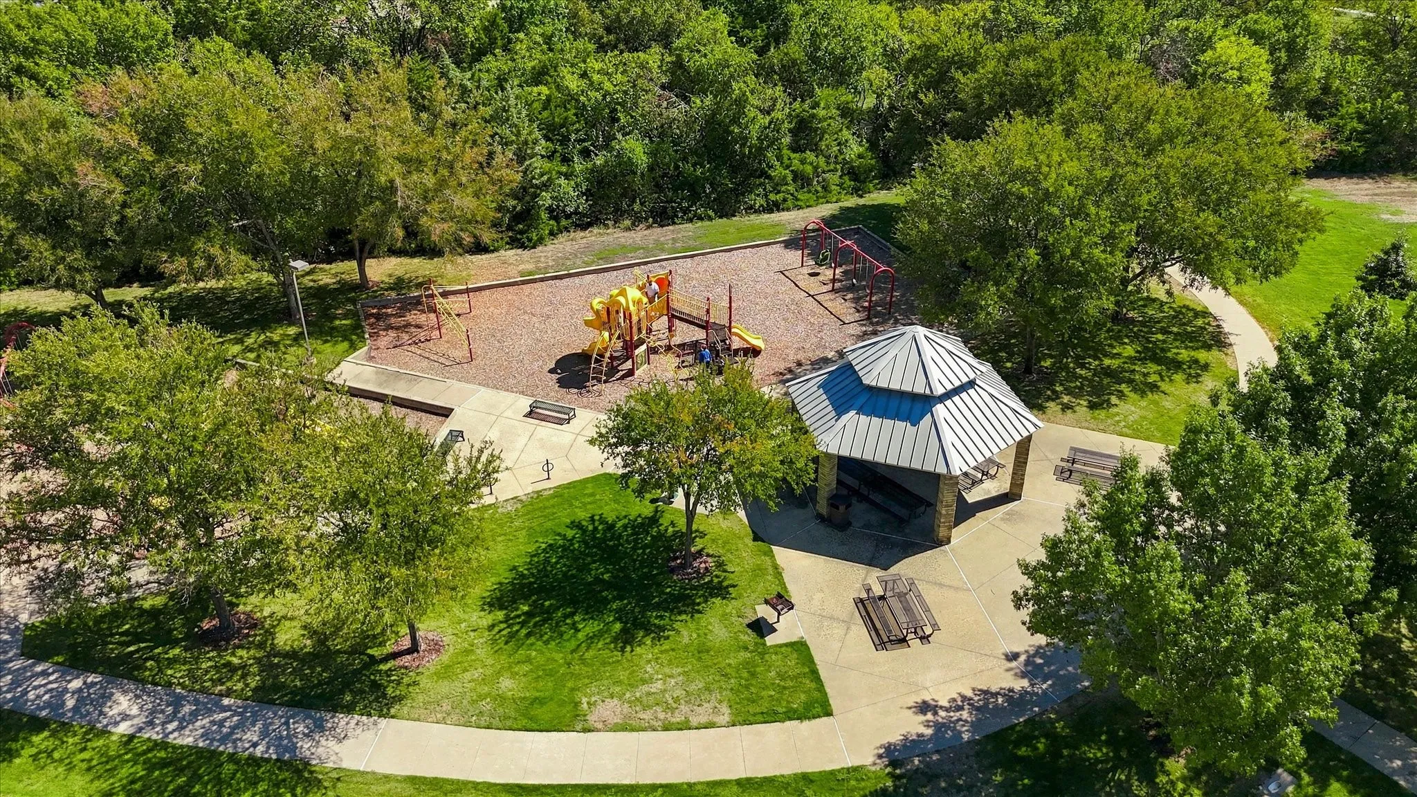 Single Family Residence For Sale in Collin County , 3316 Stone Glen Drive, Plano, Texas 75074, 4 Bedroom, 3 Bathroom, 2 Garage spaces, 3,094 Sqft, built in 1999, mls#21405465, Real Estate Agent in Plano, Homes For Sale in Collin county, Homes For Sale in Plano, Realtor in Plano Texas, Real Estate Brokerage Independent Realty Texas, Luminita Cordes Realtor