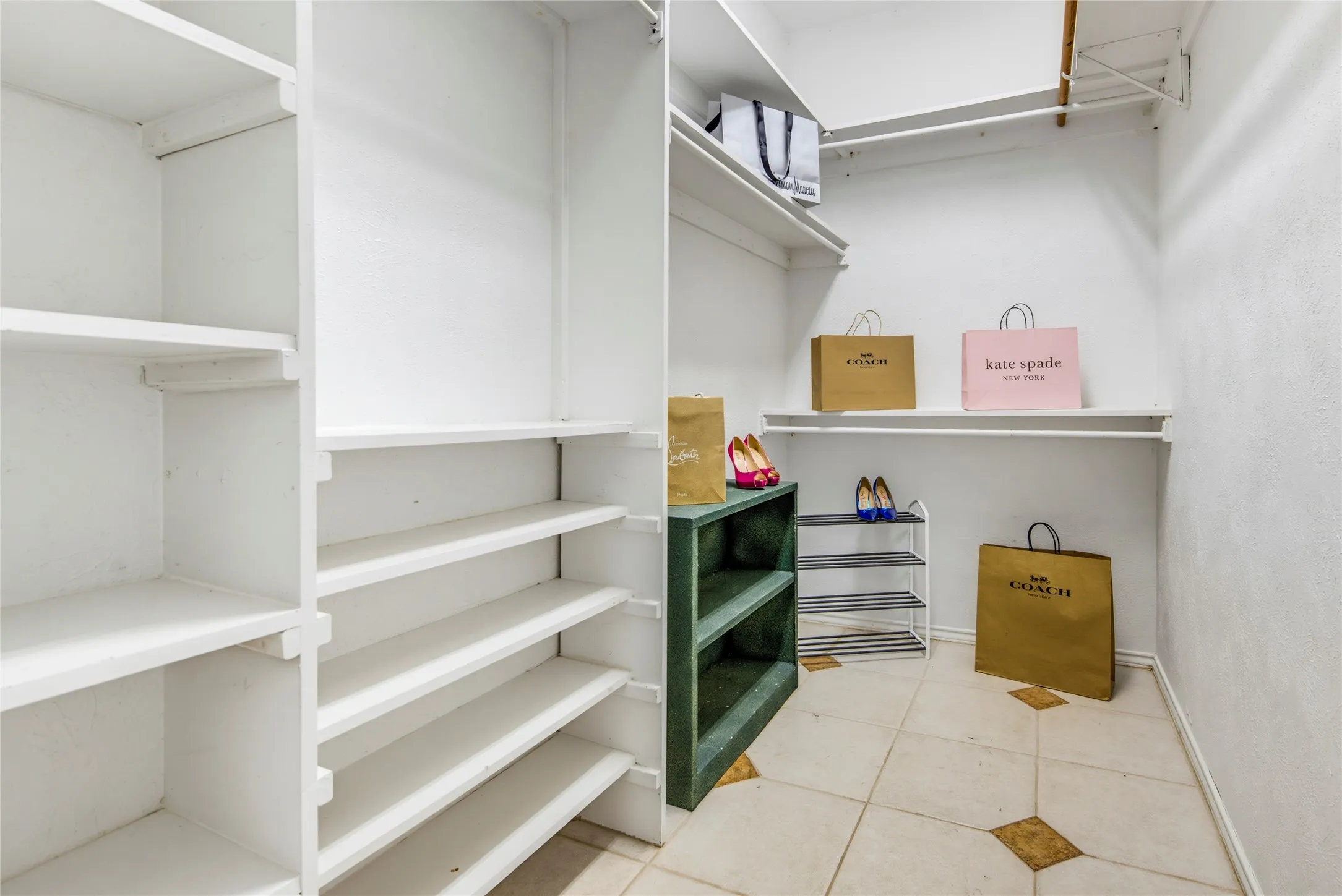 Nice walk in closet.....