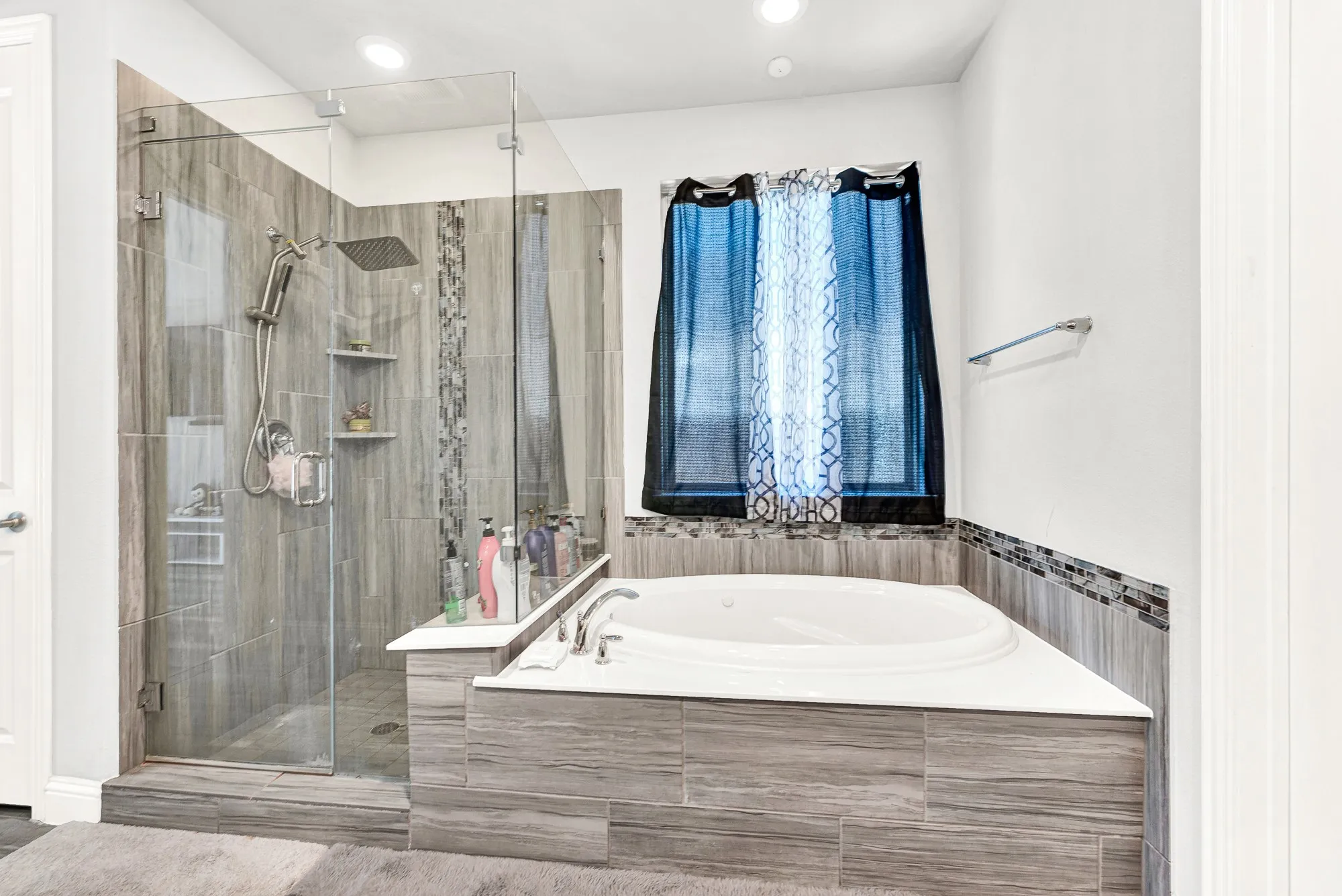 Single Family Residence For Sale in Collin County , 7716 Krause Springs Drive, Mc Kinney, Texas 75071, 4 Bedroom, 4 Bathroom, 2 Garage spaces, 3,635 Sqft, built in 2016, mls#21400234, Real Estate Agent in Mc Kinney, Homes For Sale in Collin county, Homes For Sale in Mc Kinney, Realtor in Mc Kinney Texas, Real Estate Brokerage Independent Realty Texas, Luminita Cordes Realtor