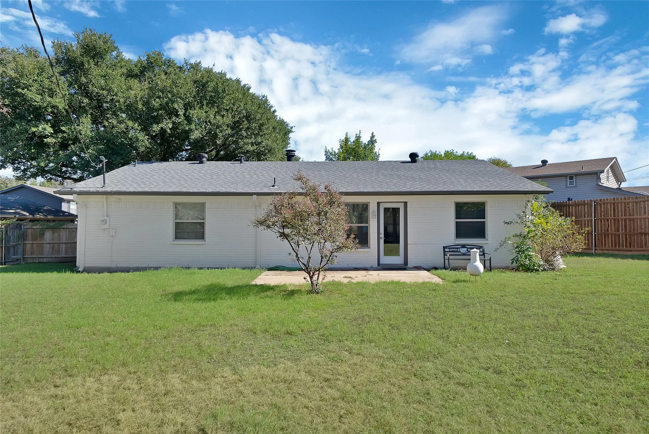 Single Family Residence For Sale in Tarrant County , 6709 Johnnie Court, Watauga, Texas 76148, 3 Bedroom, 2 Bathroom, 2 Garage spaces, 1,106 Sqft, built in 1984, mls#21406926, Real Estate Agent in Watauga, Homes For Sale in Tarrant county, Homes For Sale in Watauga, Realtor in Watauga Texas, Real Estate Brokerage Independent Realty Texas, Luminita Cordes Realtor