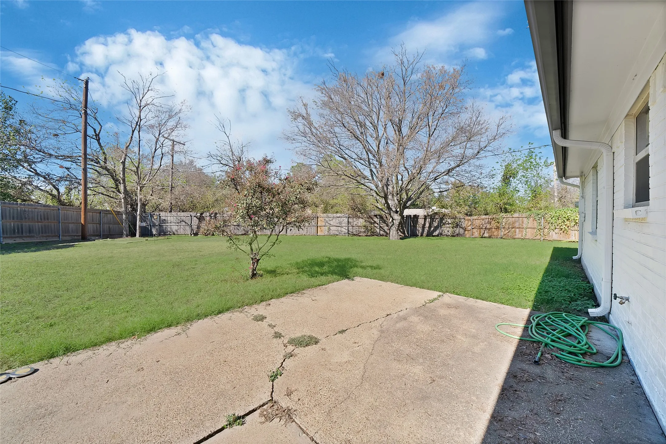 Single Family Residence For Sale in Tarrant County , 6709 Johnnie Court, Watauga, Texas 76148, 3 Bedroom, 2 Bathroom, 2 Garage spaces, 1,106 Sqft, built in 1984, mls#21406926, Real Estate Agent in Watauga, Homes For Sale in Tarrant county, Homes For Sale in Watauga, Realtor in Watauga Texas, Real Estate Brokerage Independent Realty Texas, Luminita Cordes Realtor
