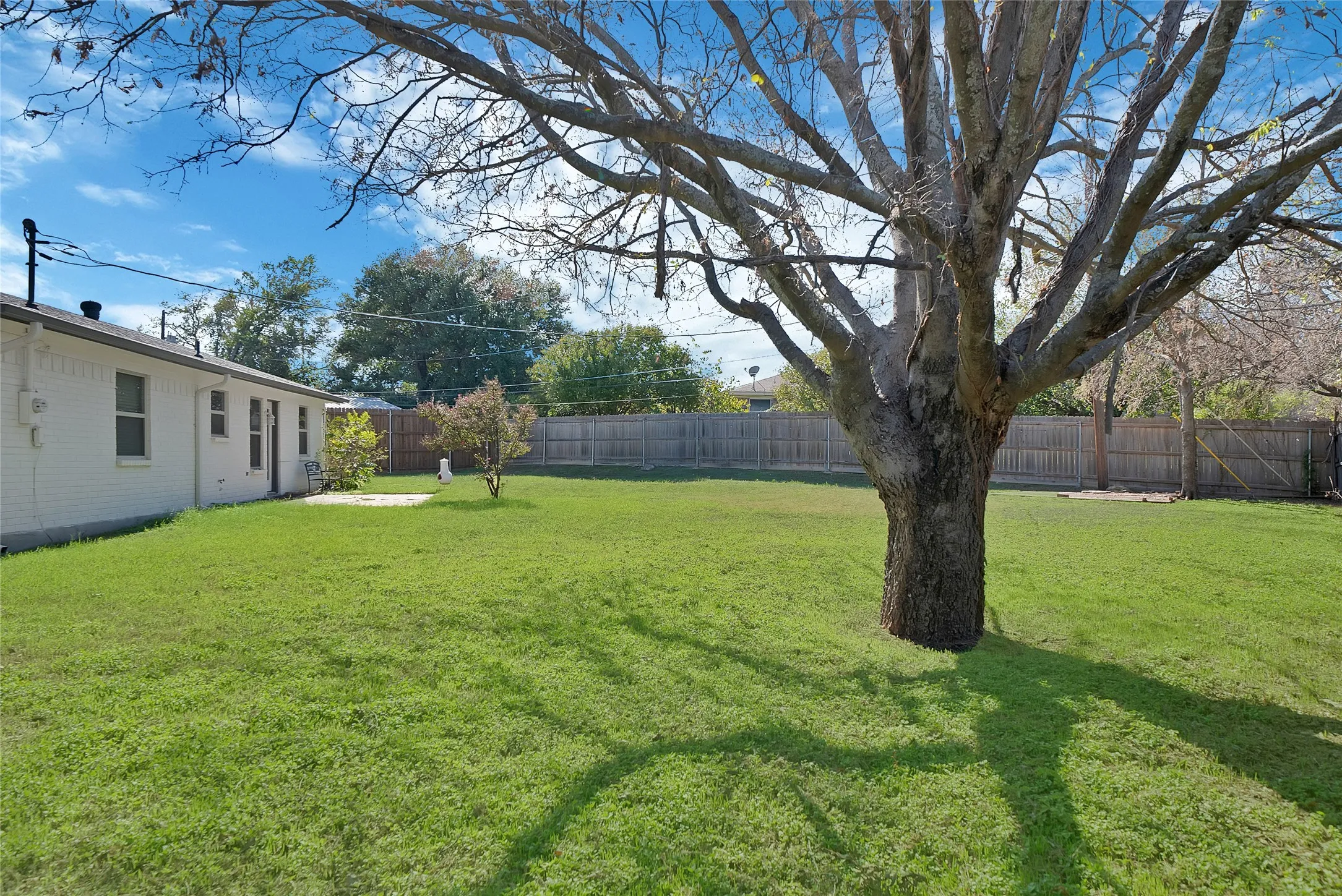 Single Family Residence For Sale in Tarrant County , 6709 Johnnie Court, Watauga, Texas 76148, 3 Bedroom, 2 Bathroom, 2 Garage spaces, 1,106 Sqft, built in 1984, mls#21406926, Real Estate Agent in Watauga, Homes For Sale in Tarrant county, Homes For Sale in Watauga, Realtor in Watauga Texas, Real Estate Brokerage Independent Realty Texas, Luminita Cordes Realtor