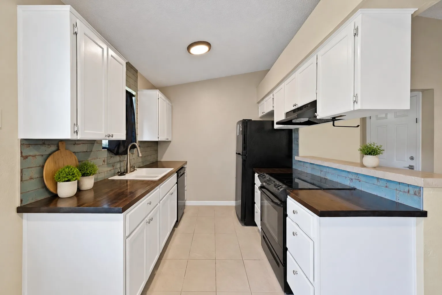 Single Family Residence For Sale in Tarrant County , 6709 Johnnie Court, Watauga, Texas 76148, 3 Bedroom, 2 Bathroom, 2 Garage spaces, 1,106 Sqft, built in 1984, mls#21406926, Real Estate Agent in Watauga, Homes For Sale in Tarrant county, Homes For Sale in Watauga, Realtor in Watauga Texas, Real Estate Brokerage Independent Realty Texas, Luminita Cordes Realtor