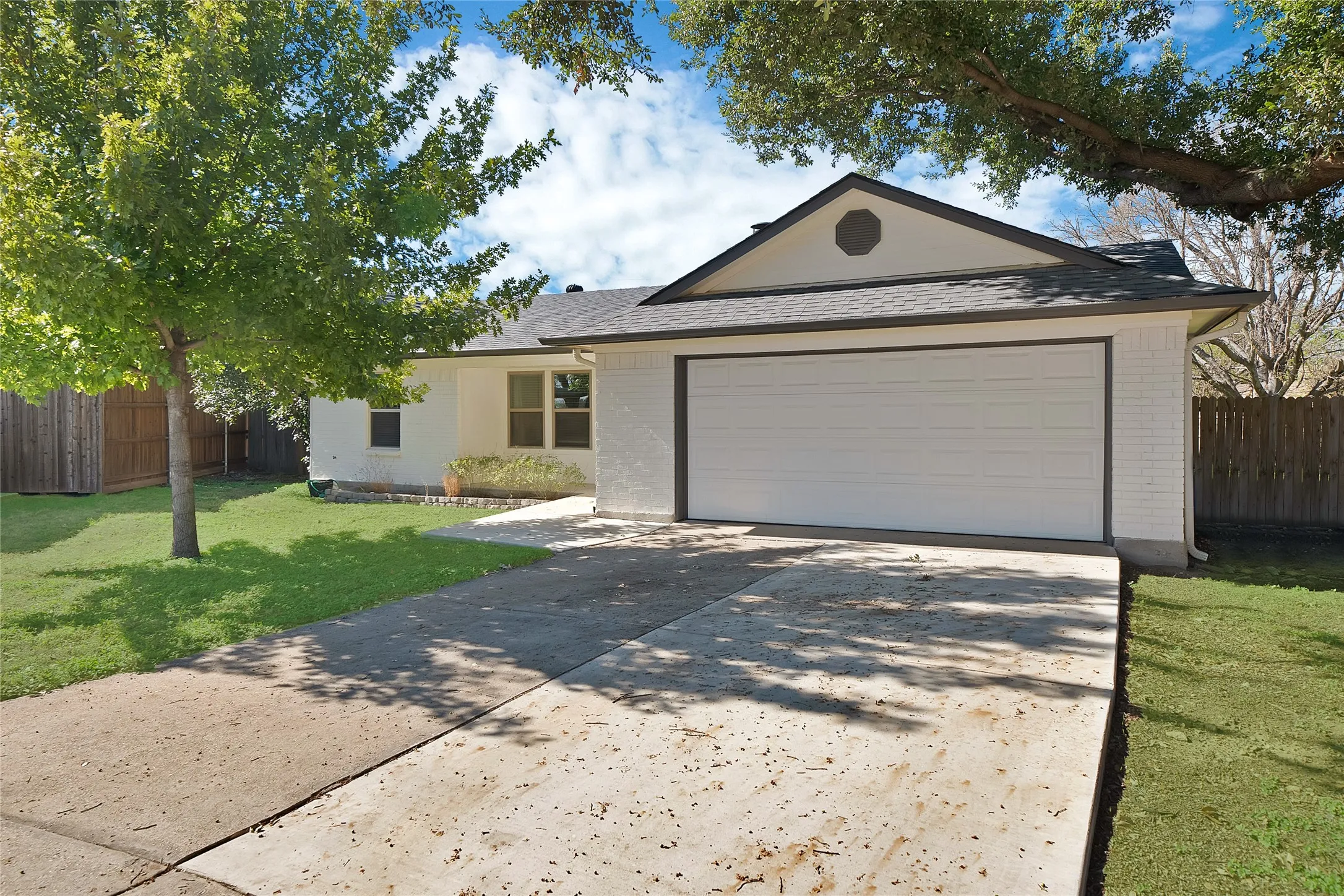 Single Family Residence For Sale in Tarrant County , 6709 Johnnie Court, Watauga, Texas 76148, 3 Bedroom, 2 Bathroom, 2 Garage spaces, 1,106 Sqft, built in 1984, mls#21406926, Real Estate Agent in Watauga, Homes For Sale in Tarrant county, Homes For Sale in Watauga, Realtor in Watauga Texas, Real Estate Brokerage Independent Realty Texas, Luminita Cordes Realtor