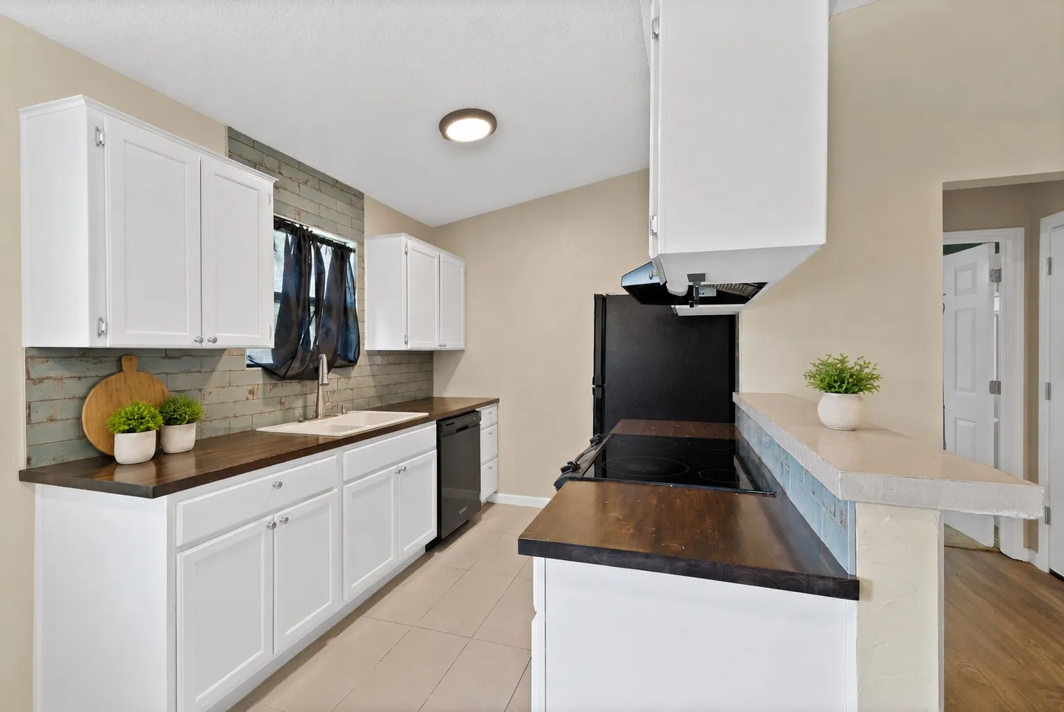 Single Family Residence For Sale in Tarrant County , 6709 Johnnie Court, Watauga, Texas 76148, 3 Bedroom, 2 Bathroom, 2 Garage spaces, 1,106 Sqft, built in 1984, mls#21406926, Real Estate Agent in Watauga, Homes For Sale in Tarrant county, Homes For Sale in Watauga, Realtor in Watauga Texas, Real Estate Brokerage Independent Realty Texas, Luminita Cordes Realtor