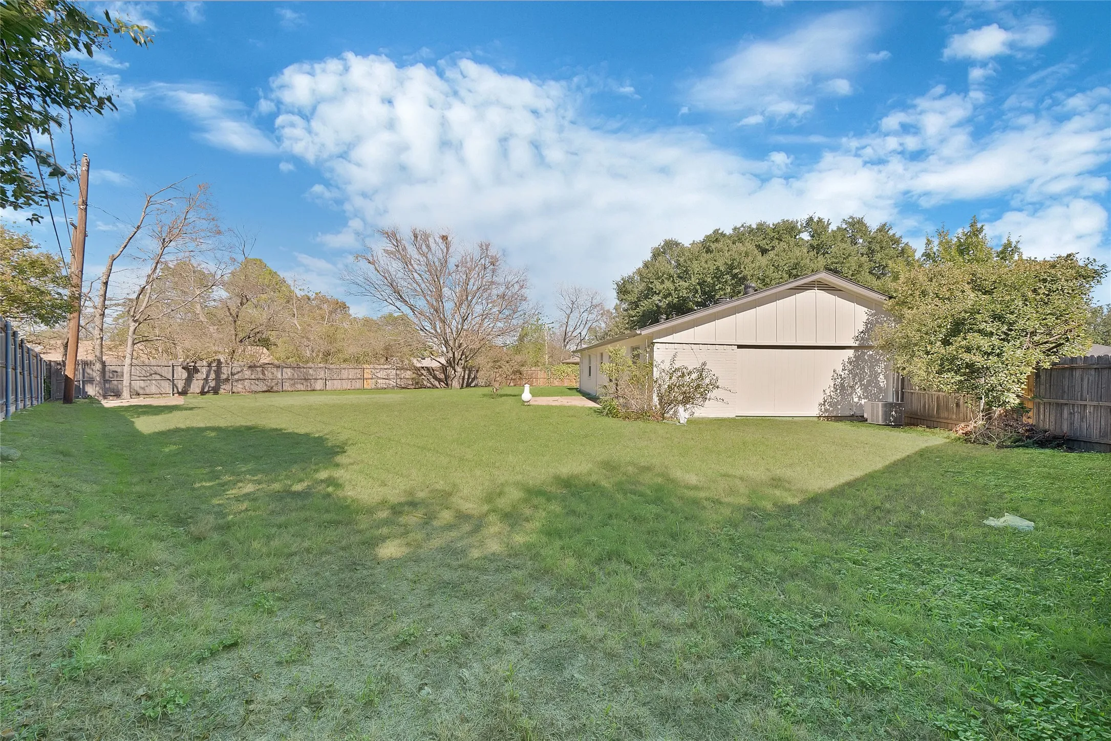 Single Family Residence For Sale in Tarrant County , 6709 Johnnie Court, Watauga, Texas 76148, 3 Bedroom, 2 Bathroom, 2 Garage spaces, 1,106 Sqft, built in 1984, mls#21406926, Real Estate Agent in Watauga, Homes For Sale in Tarrant county, Homes For Sale in Watauga, Realtor in Watauga Texas, Real Estate Brokerage Independent Realty Texas, Luminita Cordes Realtor