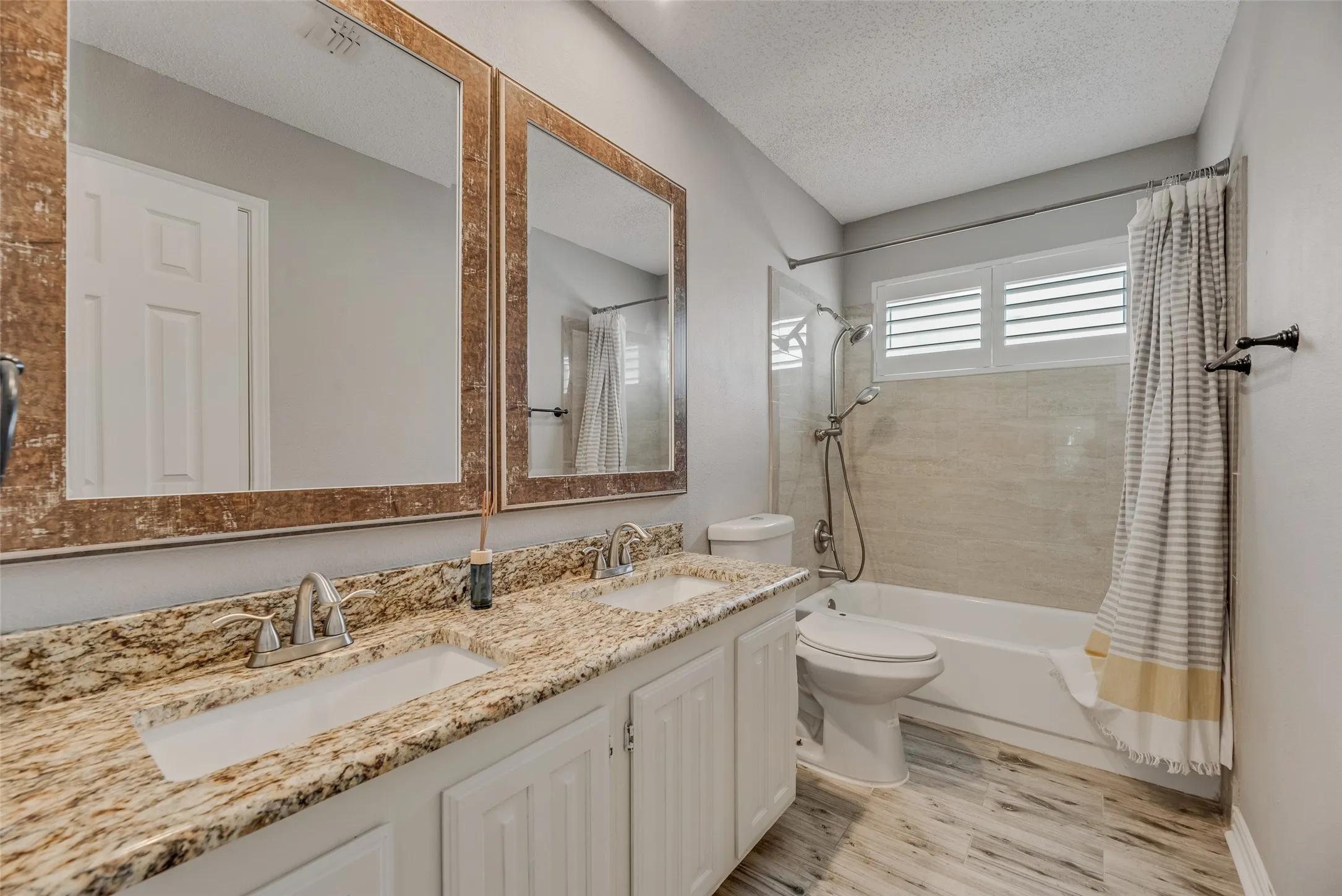 Dual vanity with undermount sinks and granite countertops