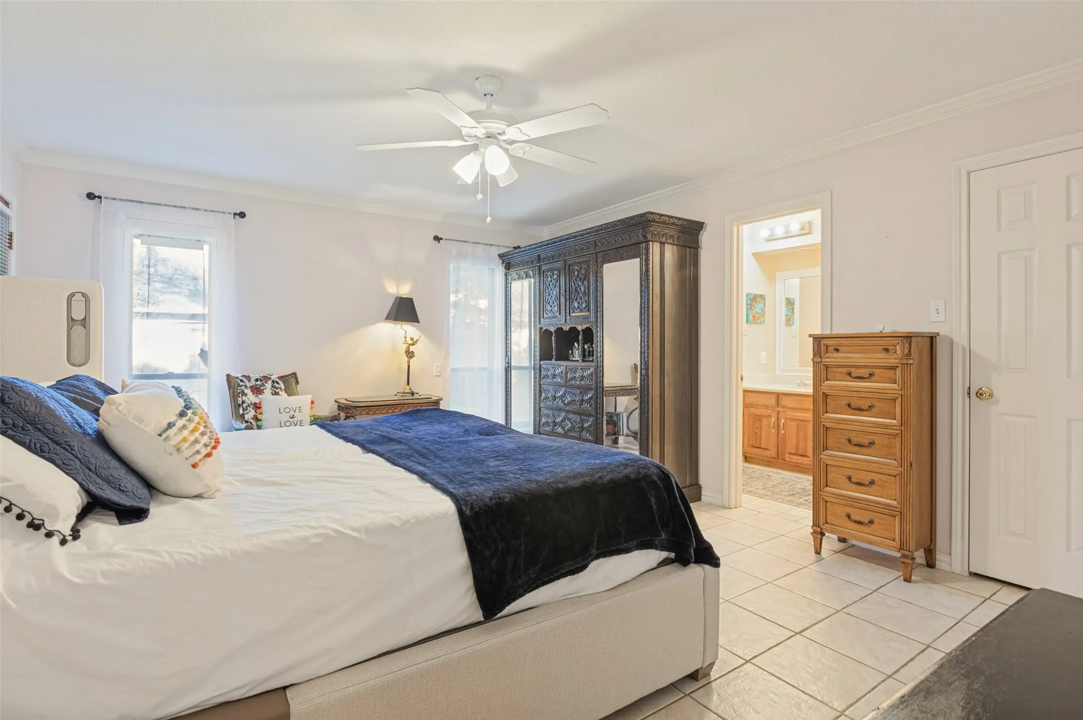 Single Family Residence For Sale in Tarrant County , 2403 Radcliffe Drive, Arlington, Texas 76012, 3 Bedroom, 2 Bathroom, 2 Garage spaces, 1,918 Sqft, built in 1977, mls#21407675, Real Estate Agent in Arlington, Homes For Sale in Tarrant county, Homes For Sale in Arlington, Realtor in Arlington Texas, Real Estate Brokerage Independent Realty Texas, Luminita Cordes Realtor