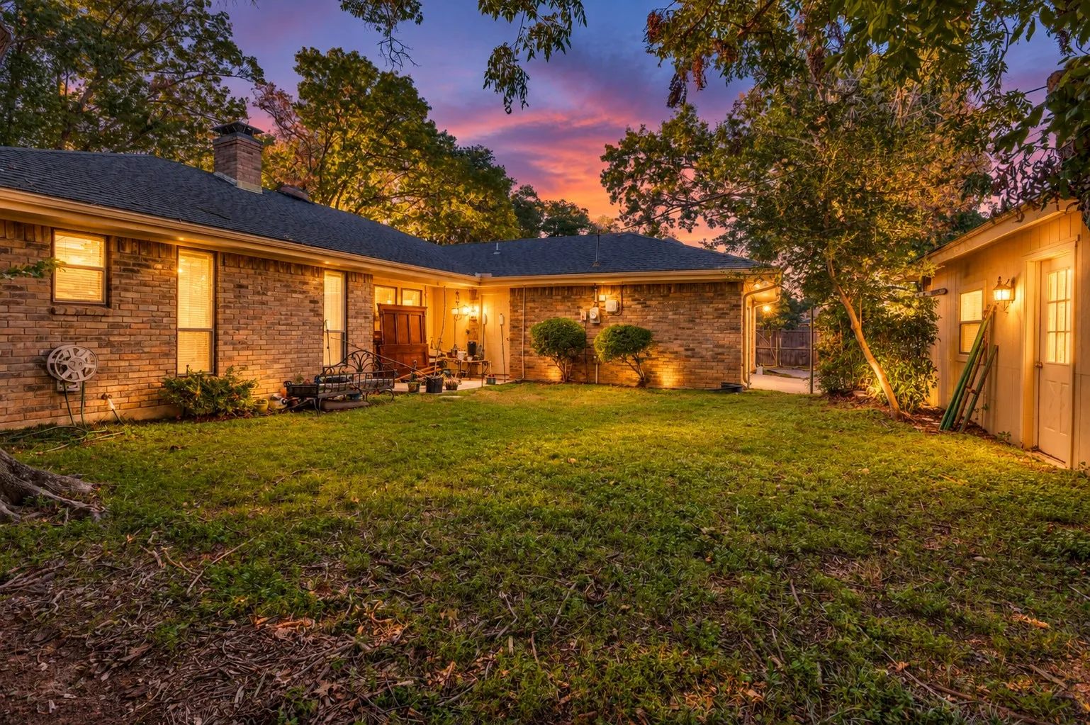 Single Family Residence For Sale in Tarrant County , 2403 Radcliffe Drive, Arlington, Texas 76012, 3 Bedroom, 2 Bathroom, 2 Garage spaces, 1,918 Sqft, built in 1977, mls#21407675, Real Estate Agent in Arlington, Homes For Sale in Tarrant county, Homes For Sale in Arlington, Realtor in Arlington Texas, Real Estate Brokerage Independent Realty Texas, Luminita Cordes Realtor