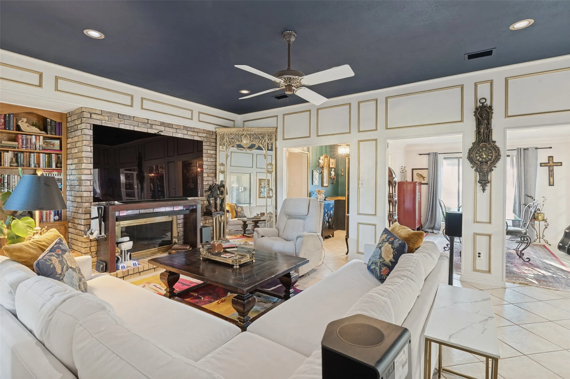 Single Family Residence For Sale in Tarrant County , 2403 Radcliffe Drive, Arlington, Texas 76012, 3 Bedroom, 2 Bathroom, 2 Garage spaces, 1,918 Sqft, built in 1977, mls#21407675, Real Estate Agent in Arlington, Homes For Sale in Tarrant county, Homes For Sale in Arlington, Realtor in Arlington Texas, Real Estate Brokerage Independent Realty Texas, Luminita Cordes Realtor