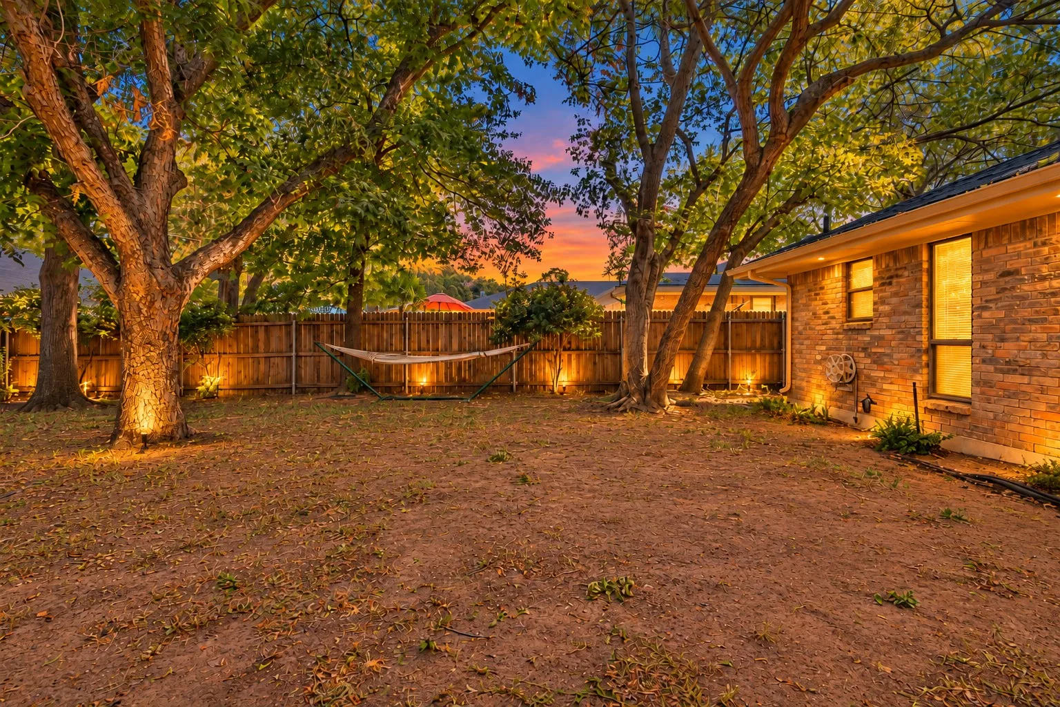 Single Family Residence For Sale in Tarrant County , 2403 Radcliffe Drive, Arlington, Texas 76012, 3 Bedroom, 2 Bathroom, 2 Garage spaces, 1,918 Sqft, built in 1977, mls#21407675, Real Estate Agent in Arlington, Homes For Sale in Tarrant county, Homes For Sale in Arlington, Realtor in Arlington Texas, Real Estate Brokerage Independent Realty Texas, Luminita Cordes Realtor