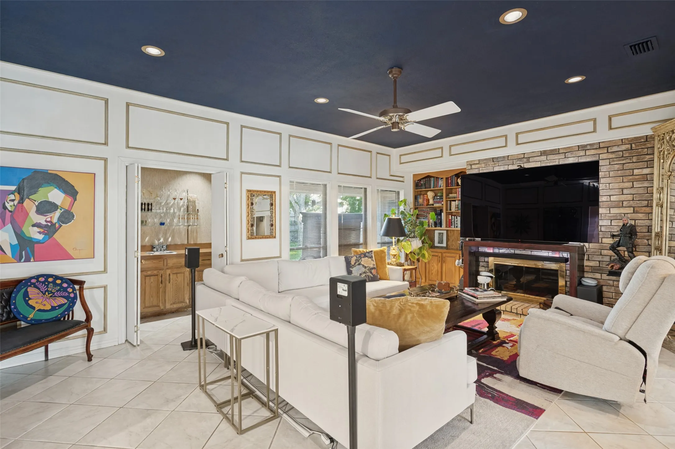Single Family Residence For Sale in Tarrant County , 2403 Radcliffe Drive, Arlington, Texas 76012, 3 Bedroom, 2 Bathroom, 2 Garage spaces, 1,918 Sqft, built in 1977, mls#21407675, Real Estate Agent in Arlington, Homes For Sale in Tarrant county, Homes For Sale in Arlington, Realtor in Arlington Texas, Real Estate Brokerage Independent Realty Texas, Luminita Cordes Realtor