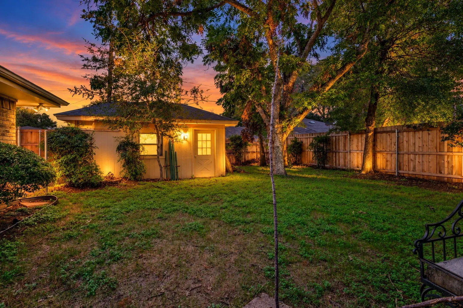 Single Family Residence For Sale in Tarrant County , 2403 Radcliffe Drive, Arlington, Texas 76012, 3 Bedroom, 2 Bathroom, 2 Garage spaces, 1,918 Sqft, built in 1977, mls#21407675, Real Estate Agent in Arlington, Homes For Sale in Tarrant county, Homes For Sale in Arlington, Realtor in Arlington Texas, Real Estate Brokerage Independent Realty Texas, Luminita Cordes Realtor