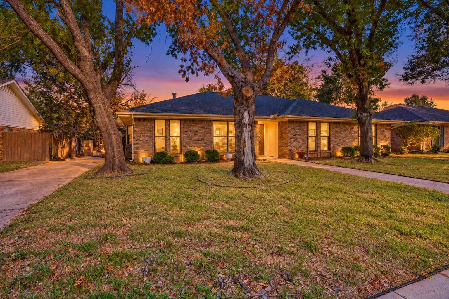 Single Family Residence For Sale in Tarrant County , 2403 Radcliffe Drive, Arlington, Texas 76012, 3 Bedroom, 2 Bathroom, 2 Garage spaces, 1,918 Sqft, built in 1977, mls#21407675, Real Estate Agent in Arlington, Homes For Sale in Tarrant county, Homes For Sale in Arlington, Realtor in Arlington Texas, Real Estate Brokerage Independent Realty Texas, Luminita Cordes Realtor