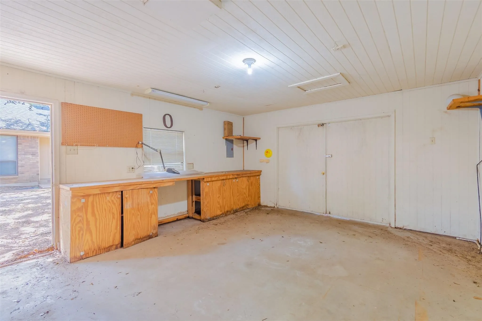 Single Family Residence For Sale in Tarrant County , 2403 Radcliffe Drive, Arlington, Texas 76012, 3 Bedroom, 2 Bathroom, 2 Garage spaces, 1,918 Sqft, built in 1977, mls#21407675, Real Estate Agent in Arlington, Homes For Sale in Tarrant county, Homes For Sale in Arlington, Realtor in Arlington Texas, Real Estate Brokerage Independent Realty Texas, Luminita Cordes Realtor