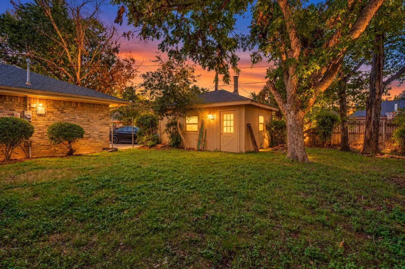 Single Family Residence For Sale in Tarrant County , 2403 Radcliffe Drive, Arlington, Texas 76012, 3 Bedroom, 2 Bathroom, 2 Garage spaces, 1,918 Sqft, built in 1977, mls#21407675, Real Estate Agent in Arlington, Homes For Sale in Tarrant county, Homes For Sale in Arlington, Realtor in Arlington Texas, Real Estate Brokerage Independent Realty Texas, Luminita Cordes Realtor