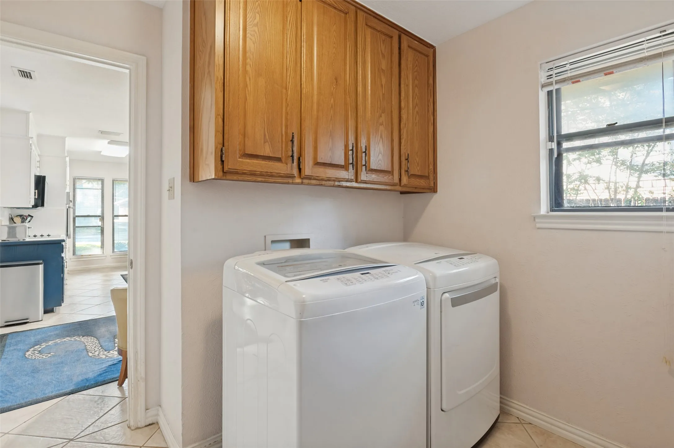 Single Family Residence For Sale in Tarrant County , 2403 Radcliffe Drive, Arlington, Texas 76012, 3 Bedroom, 2 Bathroom, 2 Garage spaces, 1,918 Sqft, built in 1977, mls#21407675, Real Estate Agent in Arlington, Homes For Sale in Tarrant county, Homes For Sale in Arlington, Realtor in Arlington Texas, Real Estate Brokerage Independent Realty Texas, Luminita Cordes Realtor