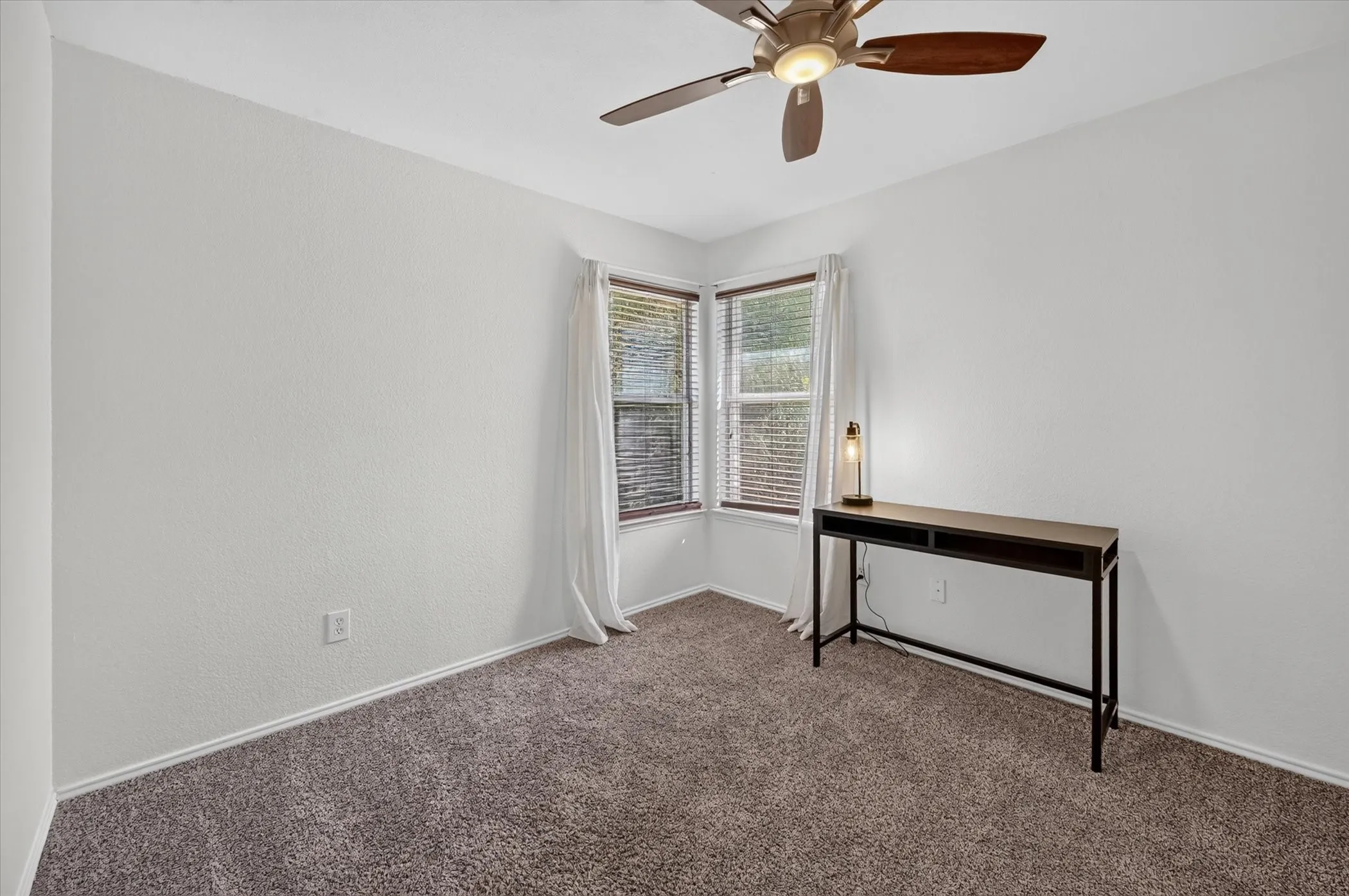 Single Family Residence For Sale in Denton County , 1005 Lake Trail Drive, Little Elm, Texas 75068, 3 Bedroom, 1 Bathroom, 2 Garage spaces, 1,687 Sqft, built in 2000, mls#21405370, Real Estate Agent in Little Elm, Homes For Sale in Denton county, Homes For Sale in Little Elm, Realtor in Little Elm Texas, Real Estate Brokerage Independent Realty Texas, Luminita Cordes Realtor