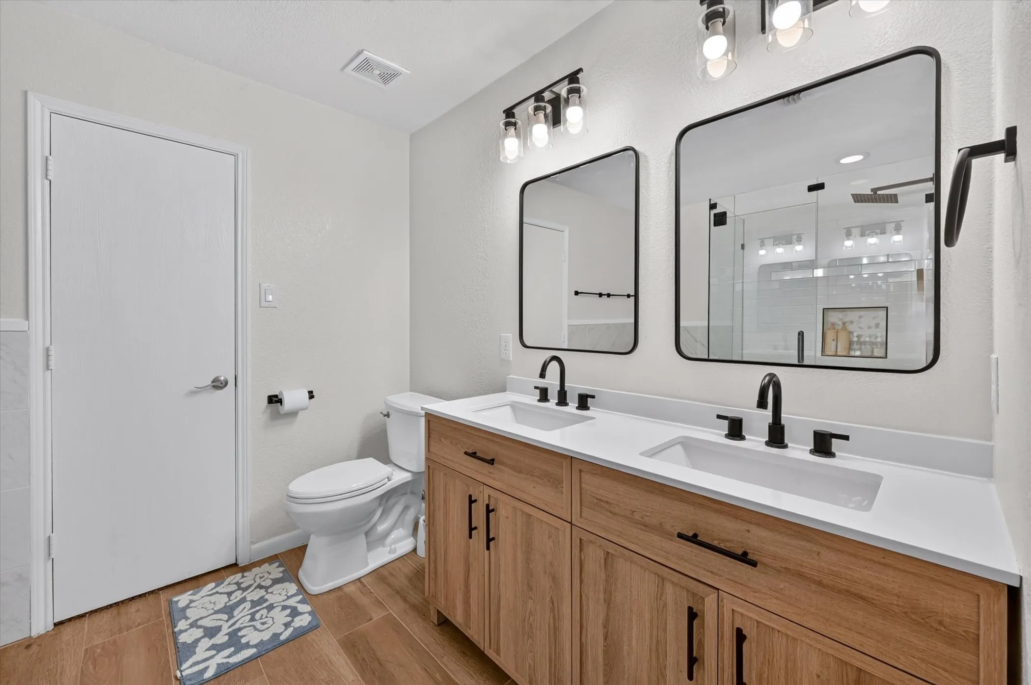 Single Family Residence For Sale in Denton County , 1005 Lake Trail Drive, Little Elm, Texas 75068, 3 Bedroom, 1 Bathroom, 2 Garage spaces, 1,687 Sqft, built in 2000, mls#21405370, Real Estate Agent in Little Elm, Homes For Sale in Denton county, Homes For Sale in Little Elm, Realtor in Little Elm Texas, Real Estate Brokerage Independent Realty Texas, Luminita Cordes Realtor