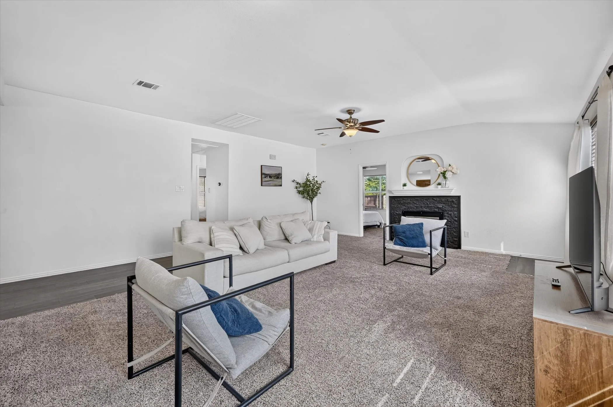 Single Family Residence For Sale in Denton County , 1005 Lake Trail Drive, Little Elm, Texas 75068, 3 Bedroom, 1 Bathroom, 2 Garage spaces, 1,687 Sqft, built in 2000, mls#21405370, Real Estate Agent in Little Elm, Homes For Sale in Denton county, Homes For Sale in Little Elm, Realtor in Little Elm Texas, Real Estate Brokerage Independent Realty Texas, Luminita Cordes Realtor