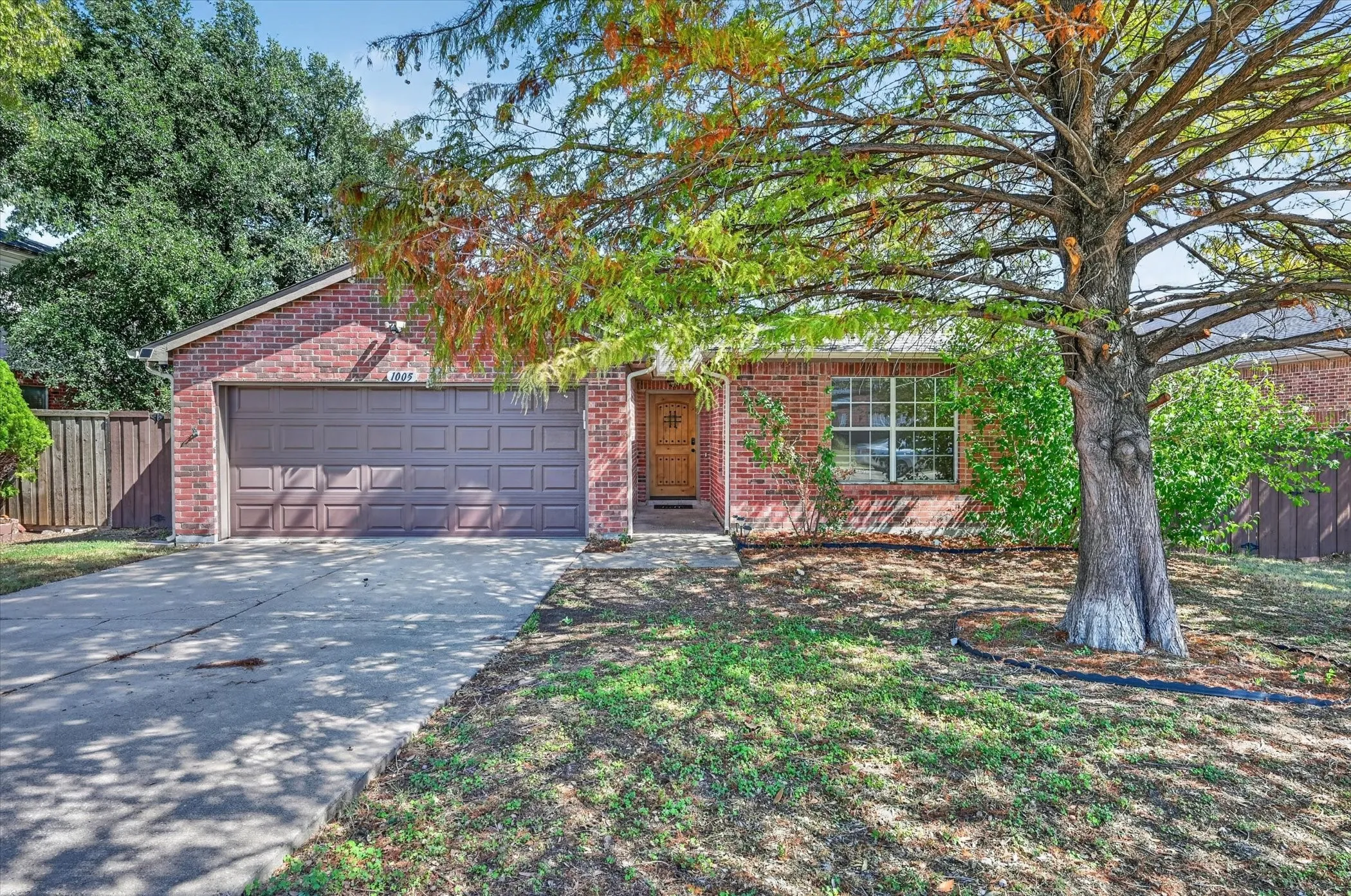 Single Family Residence For Sale in Denton County , 1005 Lake Trail Drive, Little Elm, Texas 75068, 3 Bedroom, 1 Bathroom, 2 Garage spaces, 1,687 Sqft, built in 2000, mls#21405370, Real Estate Agent in Little Elm, Homes For Sale in Denton county, Homes For Sale in Little Elm, Realtor in Little Elm Texas, Real Estate Brokerage Independent Realty Texas, Luminita Cordes Realtor
