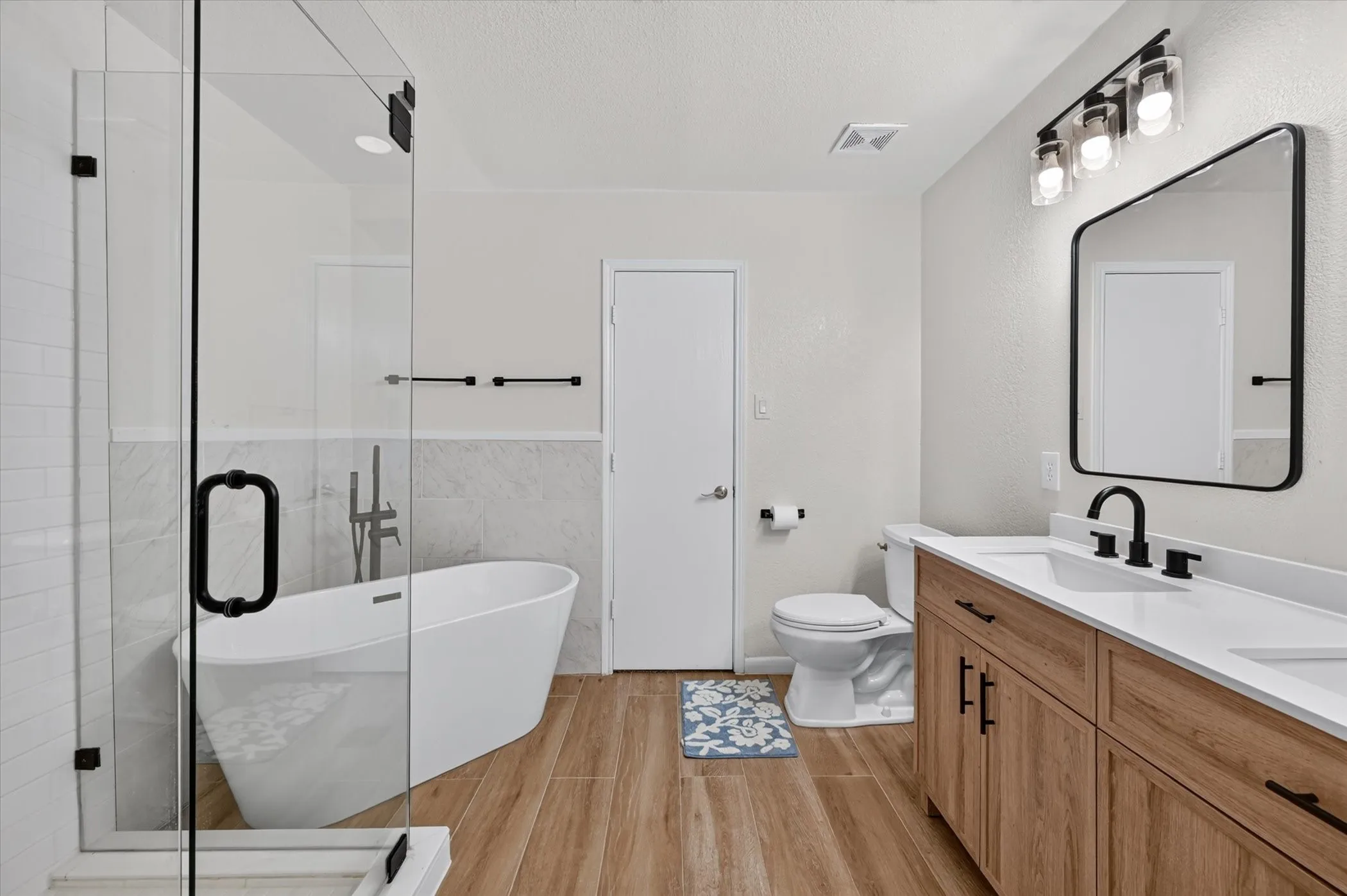 Single Family Residence For Sale in Denton County , 1005 Lake Trail Drive, Little Elm, Texas 75068, 3 Bedroom, 1 Bathroom, 2 Garage spaces, 1,687 Sqft, built in 2000, mls#21405370, Real Estate Agent in Little Elm, Homes For Sale in Denton county, Homes For Sale in Little Elm, Realtor in Little Elm Texas, Real Estate Brokerage Independent Realty Texas, Luminita Cordes Realtor