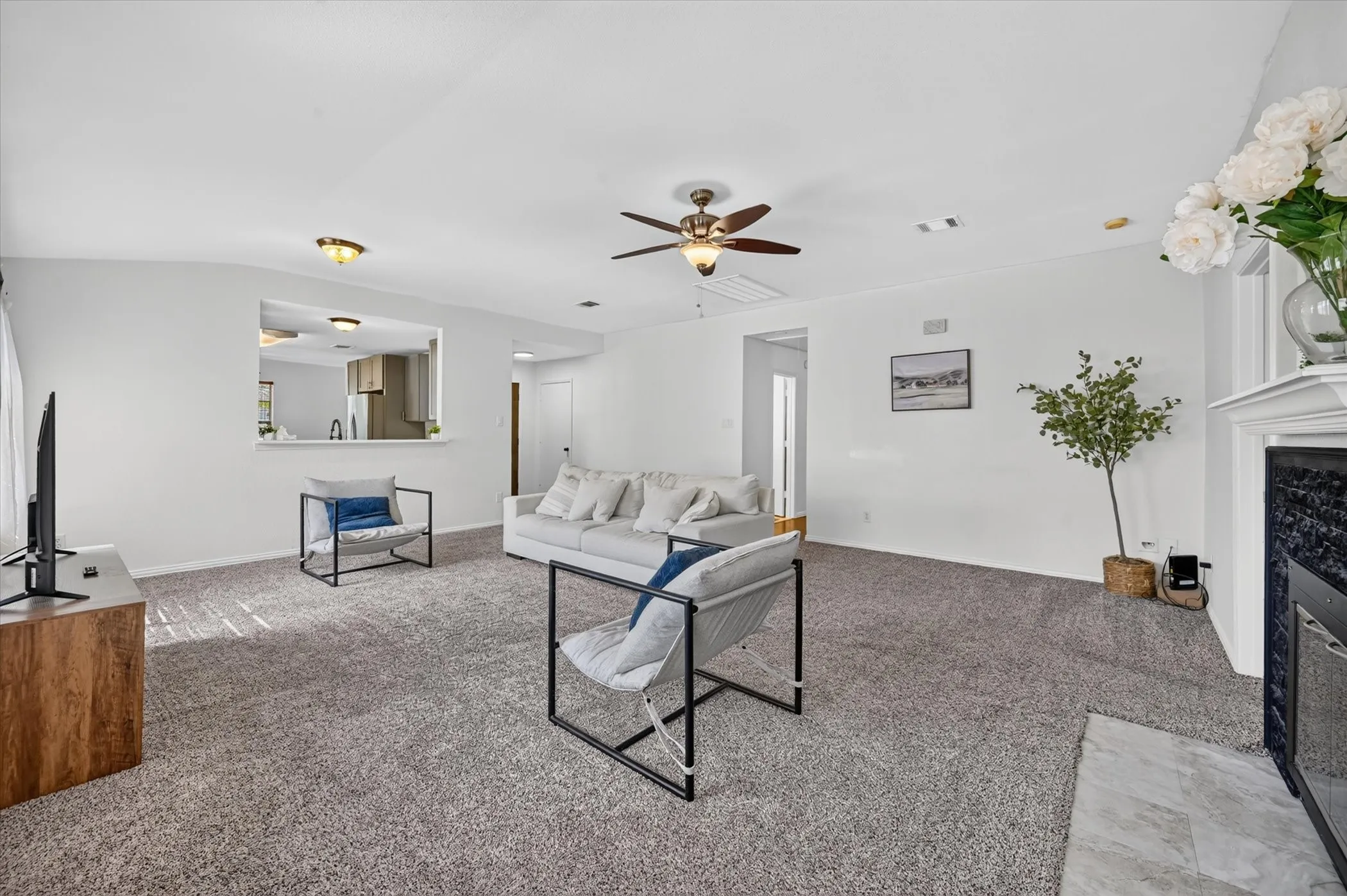 Single Family Residence For Sale in Denton County , 1005 Lake Trail Drive, Little Elm, Texas 75068, 3 Bedroom, 1 Bathroom, 2 Garage spaces, 1,687 Sqft, built in 2000, mls#21405370, Real Estate Agent in Little Elm, Homes For Sale in Denton county, Homes For Sale in Little Elm, Realtor in Little Elm Texas, Real Estate Brokerage Independent Realty Texas, Luminita Cordes Realtor