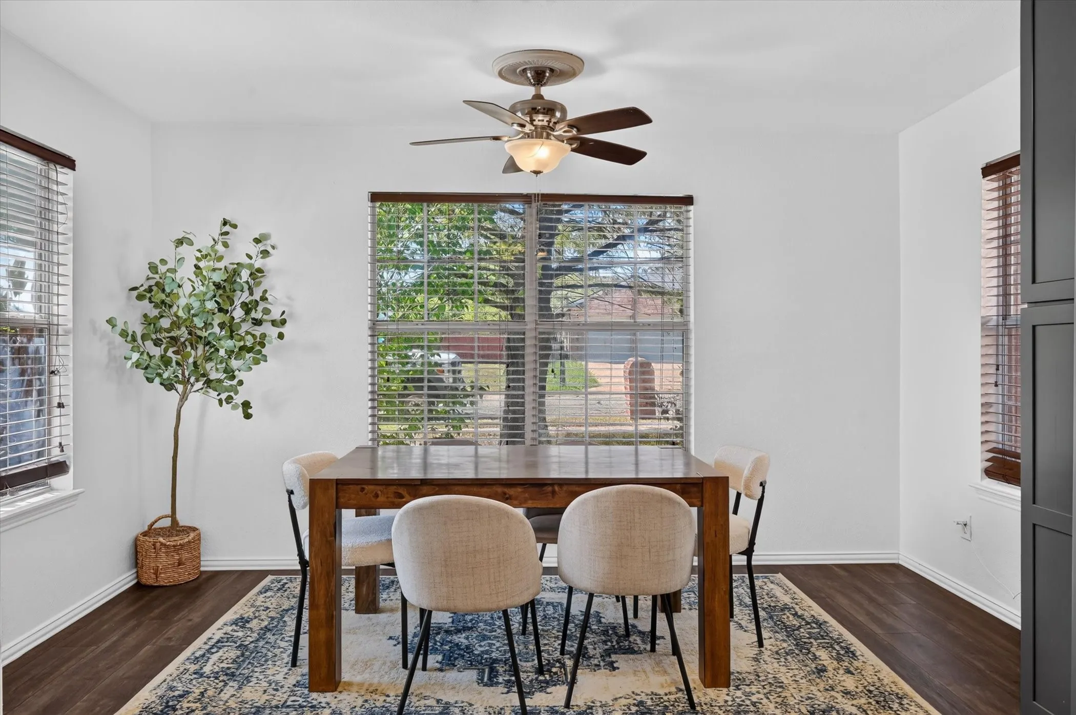 Single Family Residence For Sale in Denton County , 1005 Lake Trail Drive, Little Elm, Texas 75068, 3 Bedroom, 1 Bathroom, 2 Garage spaces, 1,687 Sqft, built in 2000, mls#21405370, Real Estate Agent in Little Elm, Homes For Sale in Denton county, Homes For Sale in Little Elm, Realtor in Little Elm Texas, Real Estate Brokerage Independent Realty Texas, Luminita Cordes Realtor