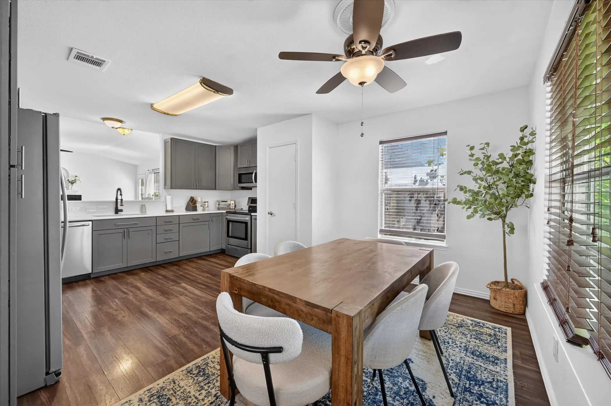 Single Family Residence For Sale in Denton County , 1005 Lake Trail Drive, Little Elm, Texas 75068, 3 Bedroom, 1 Bathroom, 2 Garage spaces, 1,687 Sqft, built in 2000, mls#21405370, Real Estate Agent in Little Elm, Homes For Sale in Denton county, Homes For Sale in Little Elm, Realtor in Little Elm Texas, Real Estate Brokerage Independent Realty Texas, Luminita Cordes Realtor