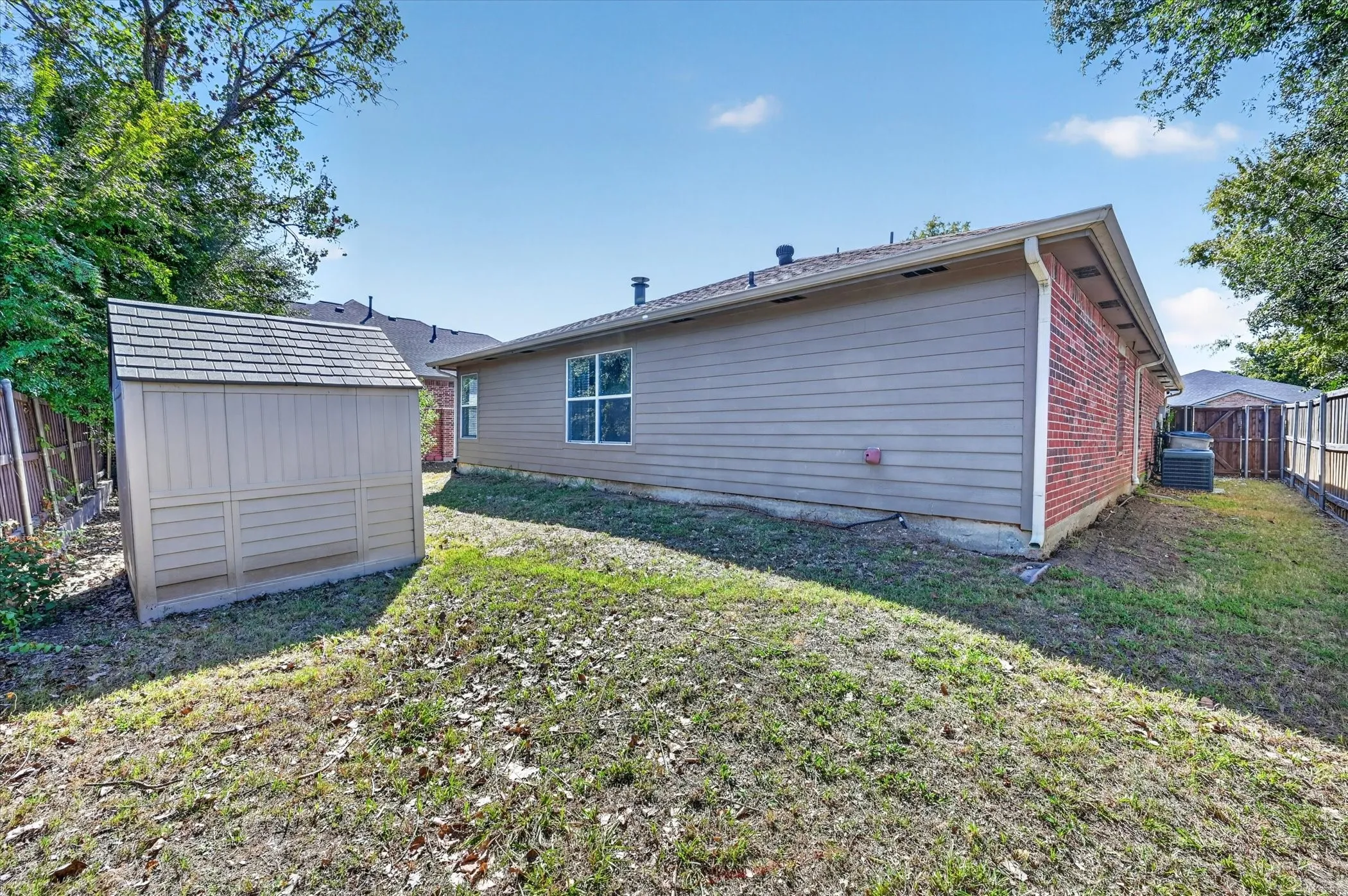 Single Family Residence For Sale in Denton County , 1005 Lake Trail Drive, Little Elm, Texas 75068, 3 Bedroom, 1 Bathroom, 2 Garage spaces, 1,687 Sqft, built in 2000, mls#21405370, Real Estate Agent in Little Elm, Homes For Sale in Denton county, Homes For Sale in Little Elm, Realtor in Little Elm Texas, Real Estate Brokerage Independent Realty Texas, Luminita Cordes Realtor