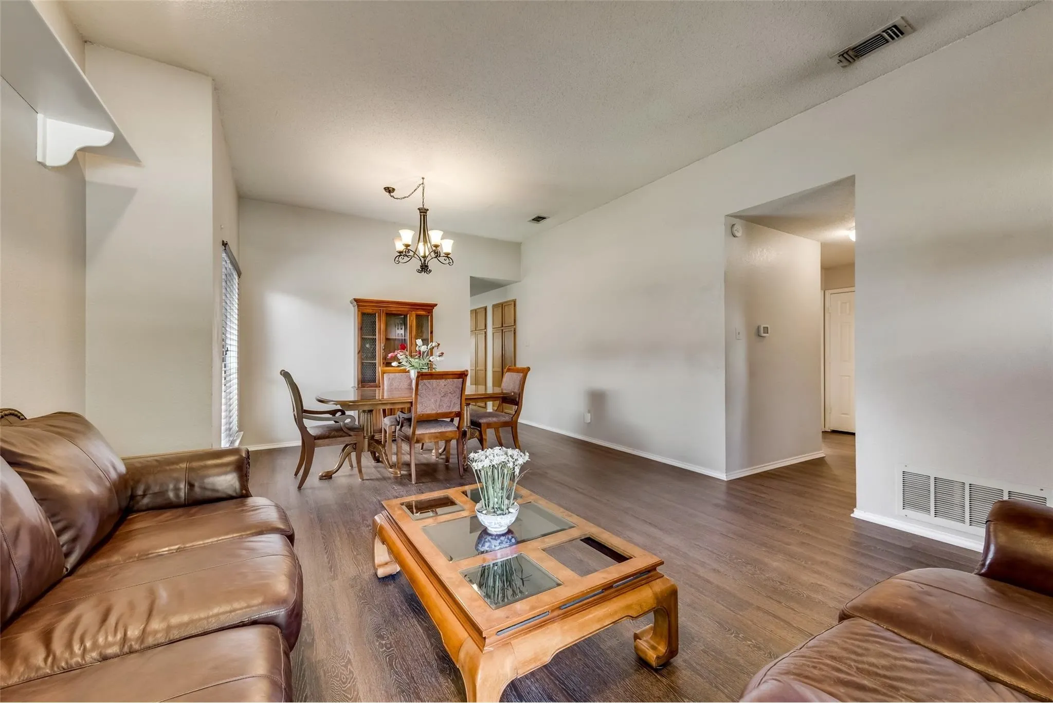 Single Family Residence For Rent in Dallas County , 2616 Widgeon Way, Mesquite, Texas 75181, 3 Bedroom, 2 Bathroom, 2 Garage spaces, 1,619 Sqft, built in 1988, mls#21407719, Real Estate Agent in Mesquite, Homes For Rent in Dallas county, Homes For Rent in Mesquite, Realtor in Mesquite Texas, Real Estate Brokerage Independent Realty Texas, Luminita Cordes Realtor