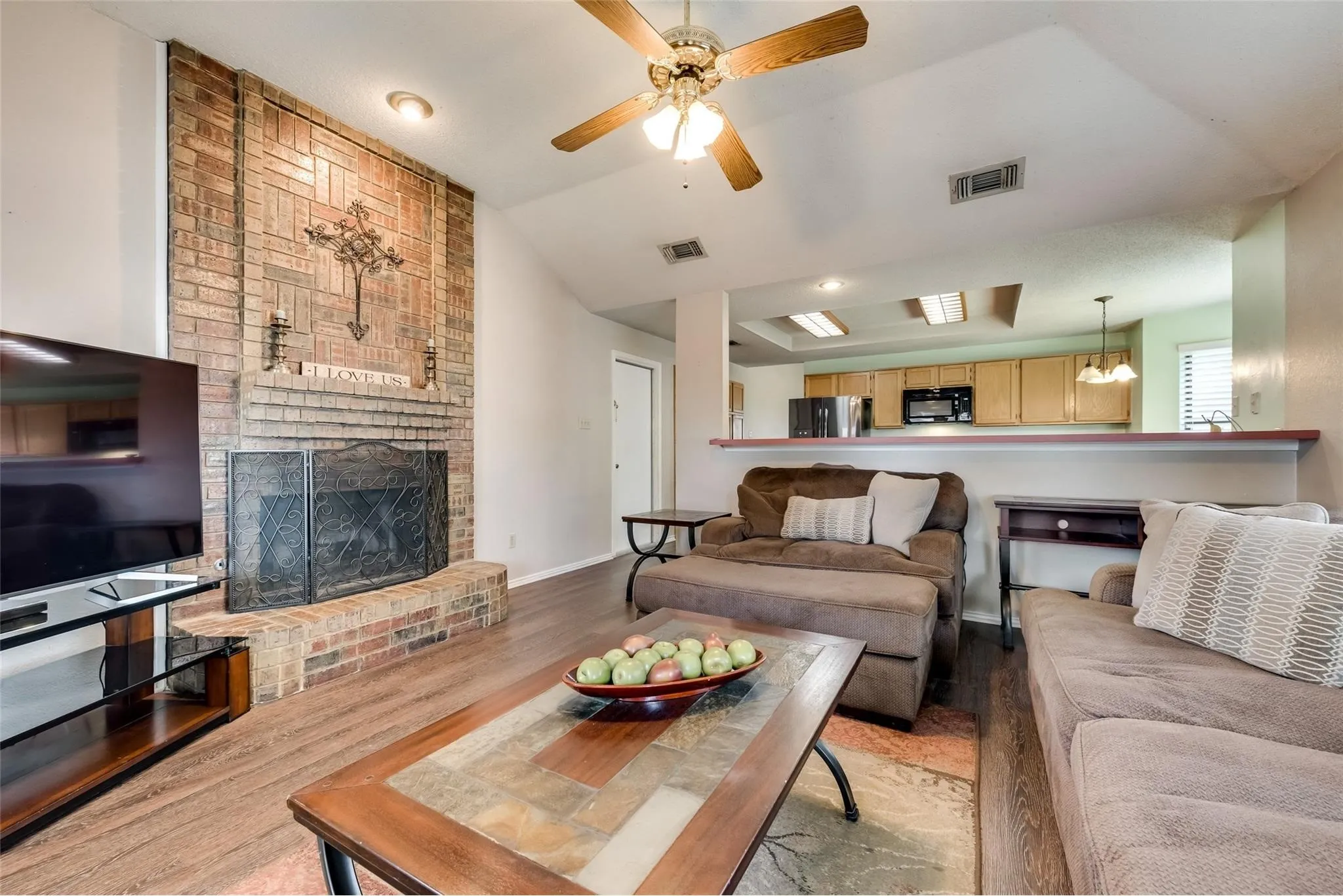 Single Family Residence For Rent in Dallas County , 2616 Widgeon Way, Mesquite, Texas 75181, 3 Bedroom, 2 Bathroom, 2 Garage spaces, 1,619 Sqft, built in 1988, mls#21407719, Real Estate Agent in Mesquite, Homes For Rent in Dallas county, Homes For Rent in Mesquite, Realtor in Mesquite Texas, Real Estate Brokerage Independent Realty Texas, Luminita Cordes Realtor