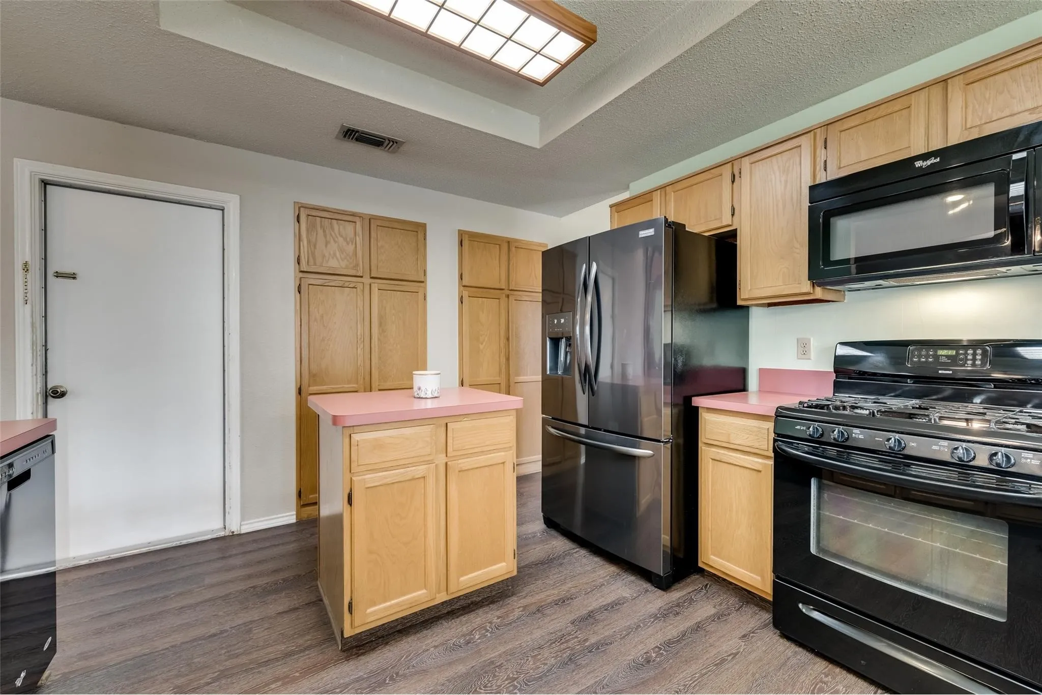 Single Family Residence For Rent in Dallas County , 2616 Widgeon Way, Mesquite, Texas 75181, 3 Bedroom, 2 Bathroom, 2 Garage spaces, 1,619 Sqft, built in 1988, mls#21407719, Real Estate Agent in Mesquite, Homes For Rent in Dallas county, Homes For Rent in Mesquite, Realtor in Mesquite Texas, Real Estate Brokerage Independent Realty Texas, Luminita Cordes Realtor