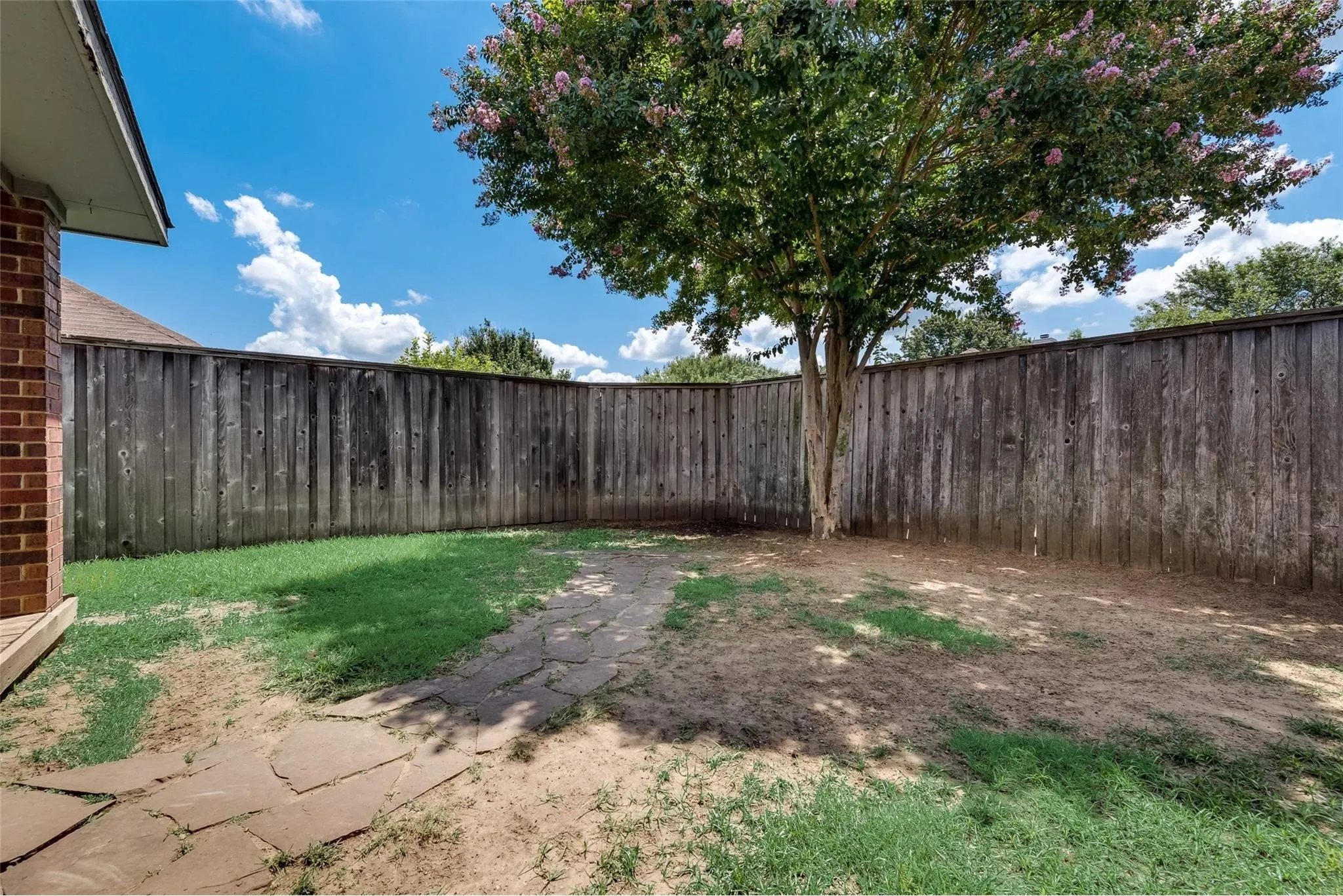 Single Family Residence For Rent in Dallas County , 2616 Widgeon Way, Mesquite, Texas 75181, 3 Bedroom, 2 Bathroom, 2 Garage spaces, 1,619 Sqft, built in 1988, mls#21407719, Real Estate Agent in Mesquite, Homes For Rent in Dallas county, Homes For Rent in Mesquite, Realtor in Mesquite Texas, Real Estate Brokerage Independent Realty Texas, Luminita Cordes Realtor