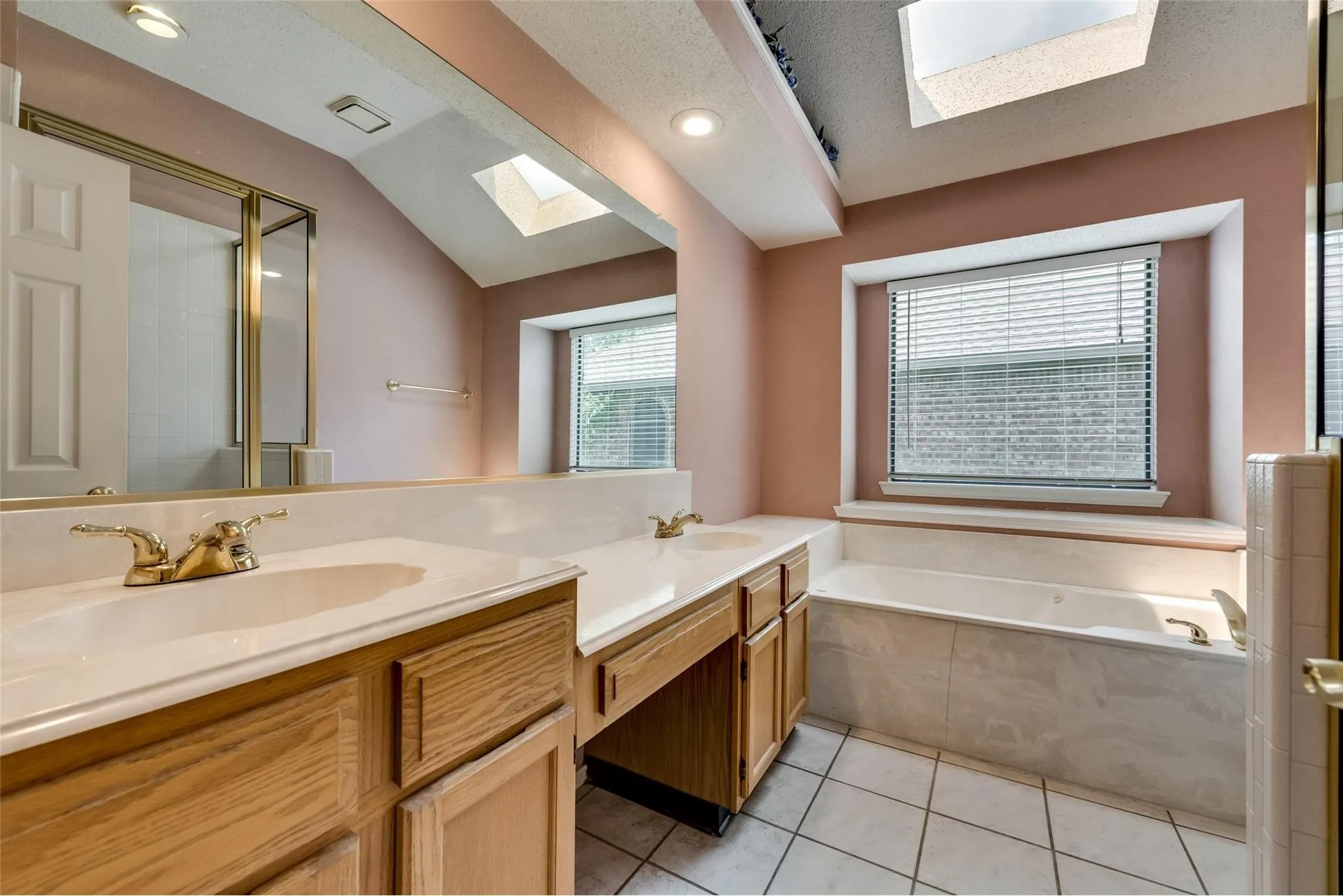 Single Family Residence For Rent in Dallas County , 2616 Widgeon Way, Mesquite, Texas 75181, 3 Bedroom, 2 Bathroom, 2 Garage spaces, 1,619 Sqft, built in 1988, mls#21407719, Real Estate Agent in Mesquite, Homes For Rent in Dallas county, Homes For Rent in Mesquite, Realtor in Mesquite Texas, Real Estate Brokerage Independent Realty Texas, Luminita Cordes Realtor