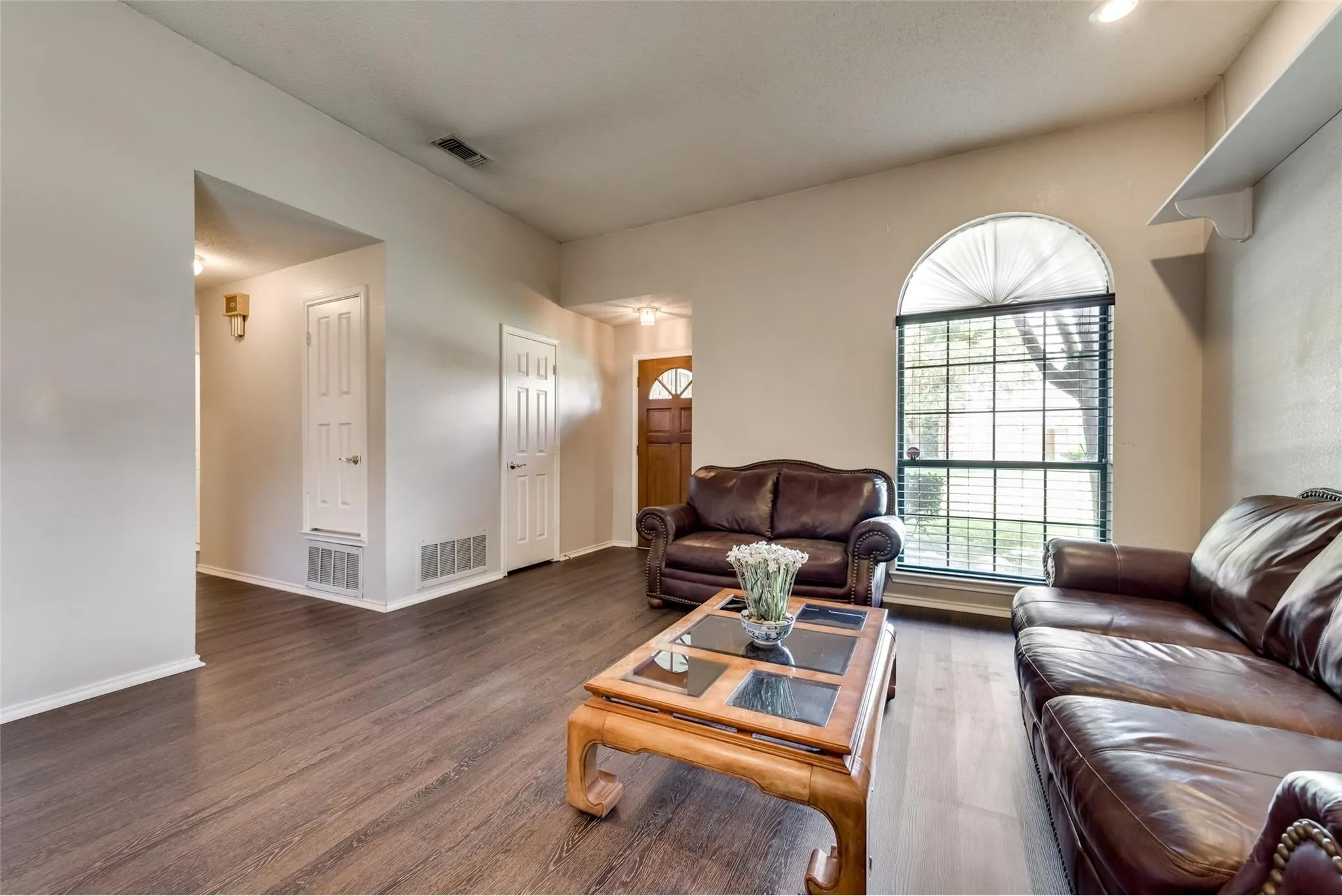 Single Family Residence For Rent in Dallas County , 2616 Widgeon Way, Mesquite, Texas 75181, 3 Bedroom, 2 Bathroom, 2 Garage spaces, 1,619 Sqft, built in 1988, mls#21407719, Real Estate Agent in Mesquite, Homes For Rent in Dallas county, Homes For Rent in Mesquite, Realtor in Mesquite Texas, Real Estate Brokerage Independent Realty Texas, Luminita Cordes Realtor