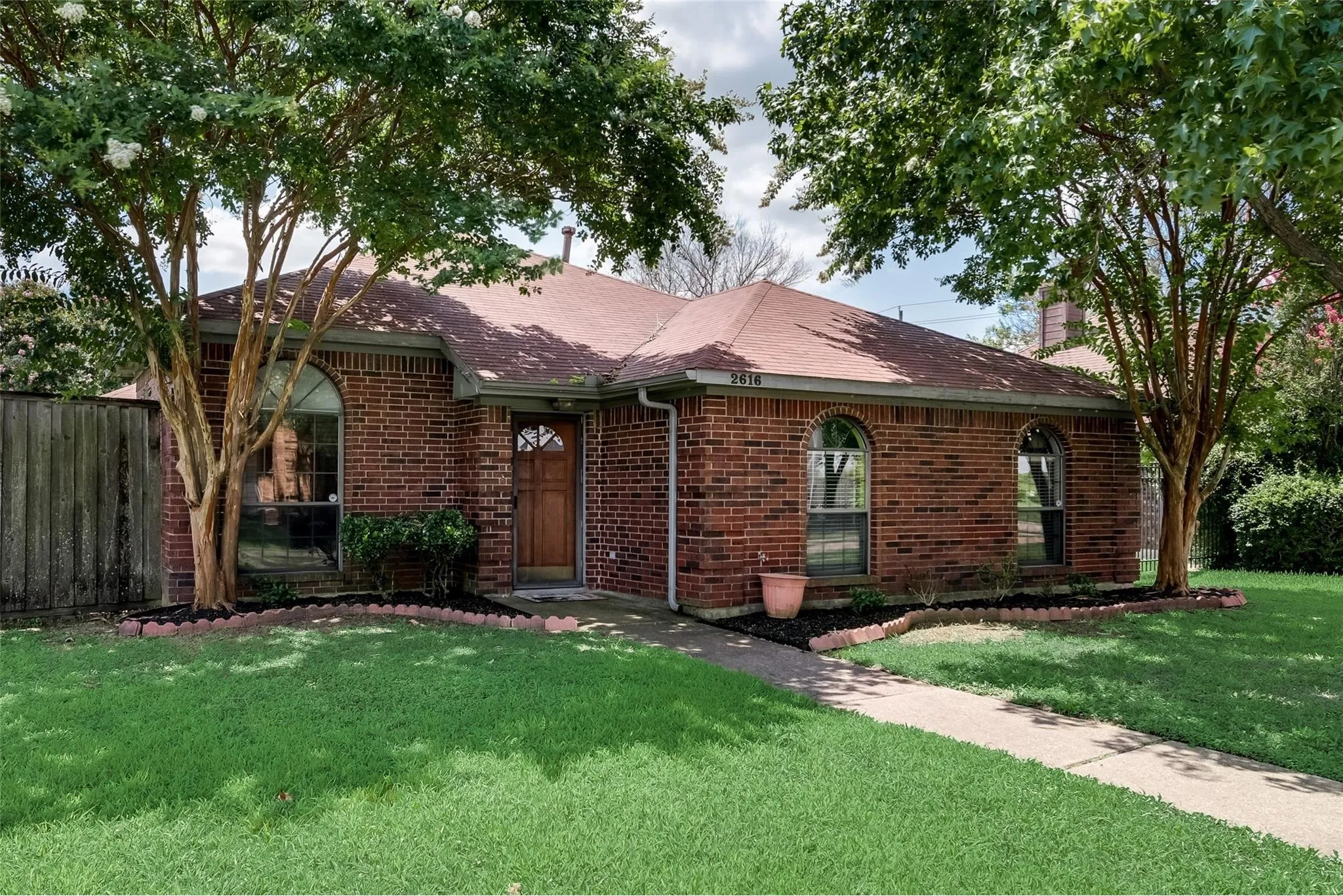 Single Family Residence For Rent in Dallas County , 2616 Widgeon Way, Mesquite, Texas 75181, 3 Bedroom, 2 Bathroom, 2 Garage spaces, 1,619 Sqft, built in 1988, mls#21407719, Real Estate Agent in Mesquite, Homes For Rent in Dallas county, Homes For Rent in Mesquite, Realtor in Mesquite Texas, Real Estate Brokerage Independent Realty Texas, Luminita Cordes Realtor
