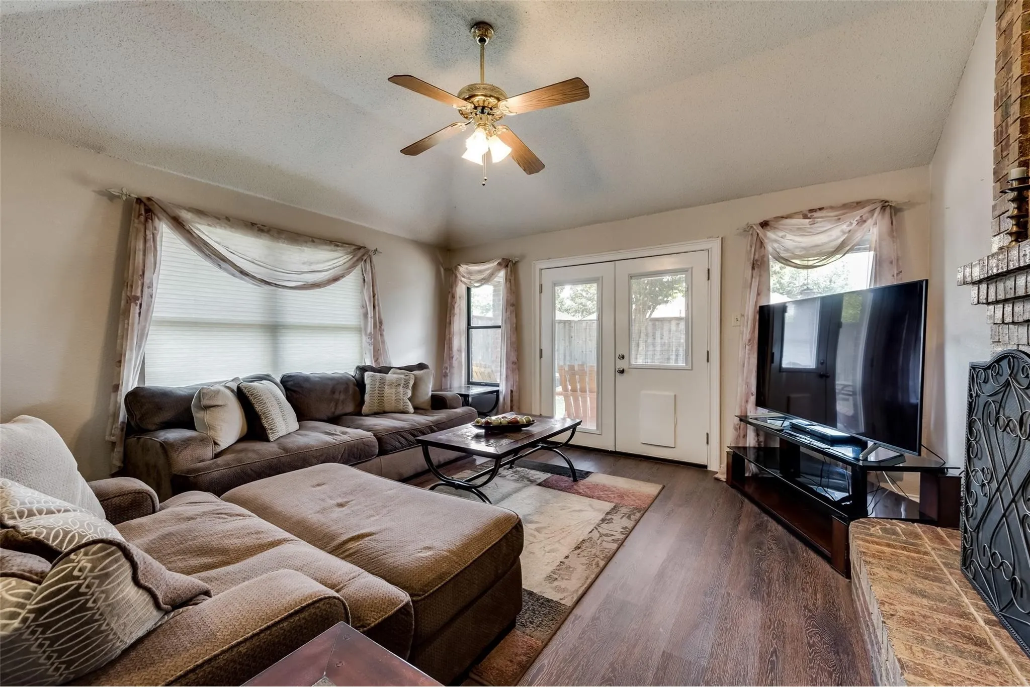 Single Family Residence For Rent in Dallas County , 2616 Widgeon Way, Mesquite, Texas 75181, 3 Bedroom, 2 Bathroom, 2 Garage spaces, 1,619 Sqft, built in 1988, mls#21407719, Real Estate Agent in Mesquite, Homes For Rent in Dallas county, Homes For Rent in Mesquite, Realtor in Mesquite Texas, Real Estate Brokerage Independent Realty Texas, Luminita Cordes Realtor