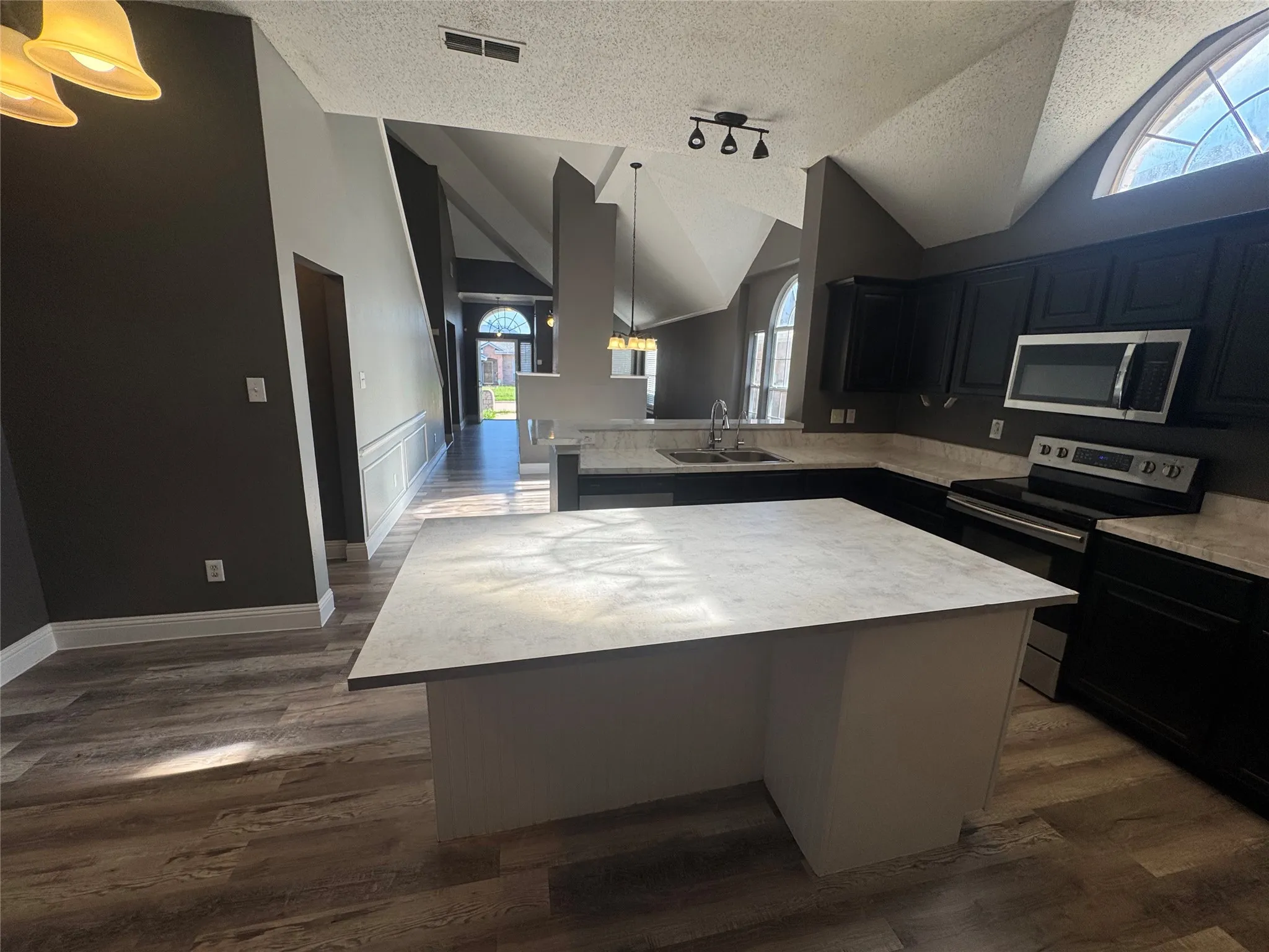 Single Family Residence For Rent in Tarrant County , 5634 Indian Hill Drive, Arlington, Texas 76018, 3 Bedroom, 2 Bathroom, 2 Garage spaces, 2,132 Sqft, built in 1997, mls#21407721, Real Estate Agent in Arlington, Homes For Rent in Tarrant county, Homes For Rent in Arlington, Realtor in Arlington Texas, Real Estate Brokerage Independent Realty Texas, Luminita Cordes Realtor