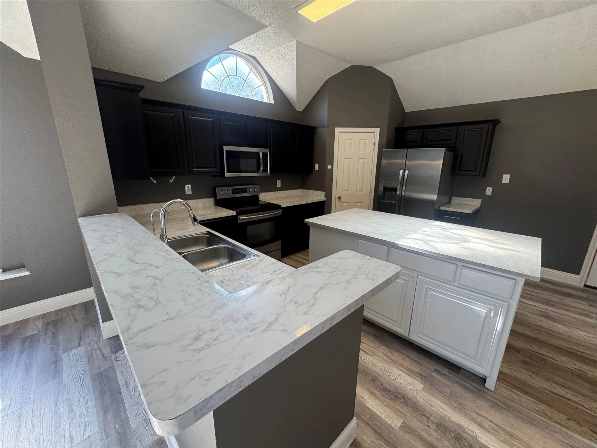 Single Family Residence For Rent in Tarrant County , 5634 Indian Hill Drive, Arlington, Texas 76018, 3 Bedroom, 2 Bathroom, 2 Garage spaces, 2,132 Sqft, built in 1997, mls#21407721, Real Estate Agent in Arlington, Homes For Rent in Tarrant county, Homes For Rent in Arlington, Realtor in Arlington Texas, Real Estate Brokerage Independent Realty Texas, Luminita Cordes Realtor