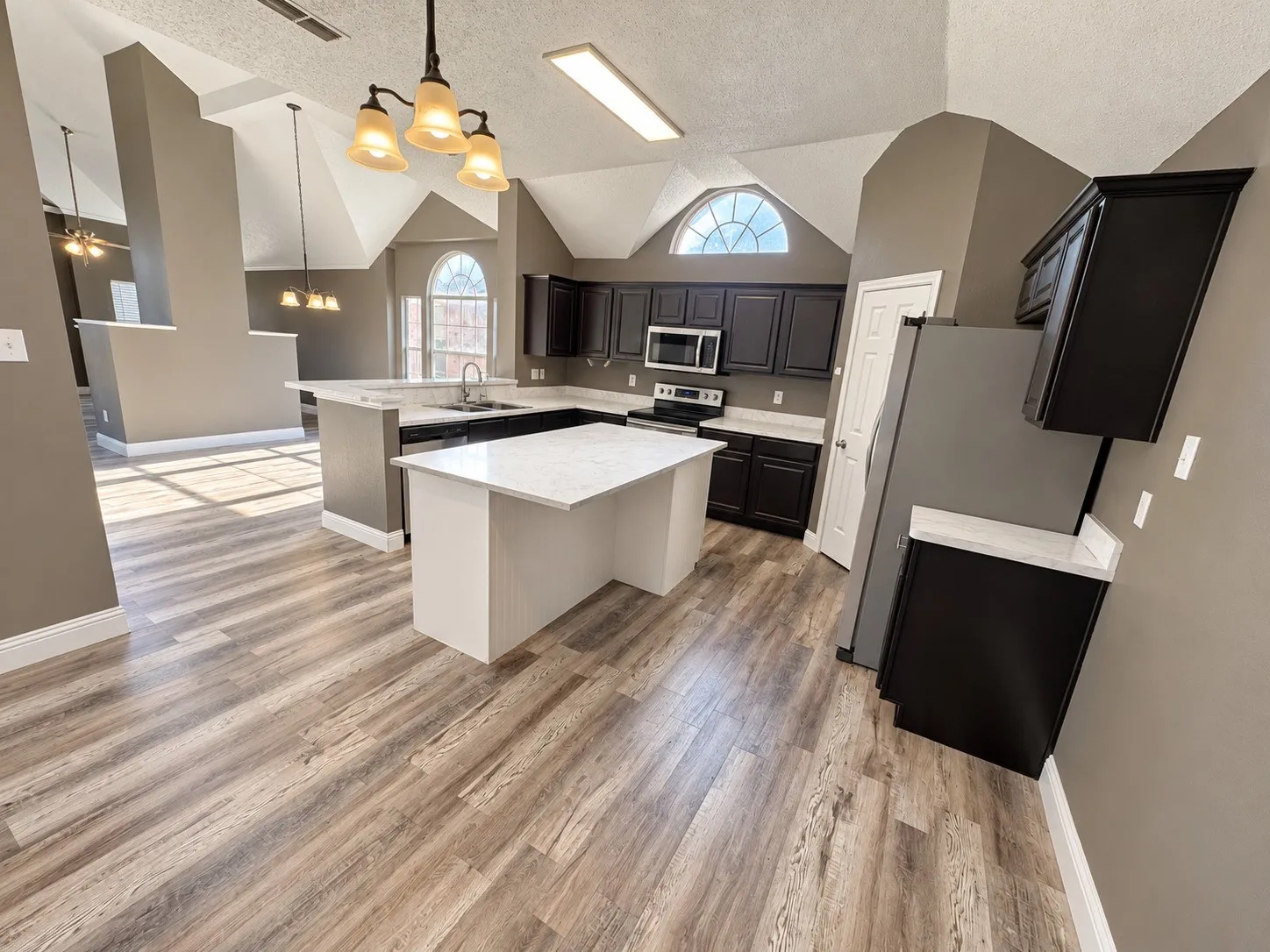 Single Family Residence For Rent in Tarrant County , 5634 Indian Hill Drive, Arlington, Texas 76018, 3 Bedroom, 2 Bathroom, 2 Garage spaces, 2,132 Sqft, built in 1997, mls#21407721, Real Estate Agent in Arlington, Homes For Rent in Tarrant county, Homes For Rent in Arlington, Realtor in Arlington Texas, Real Estate Brokerage Independent Realty Texas, Luminita Cordes Realtor