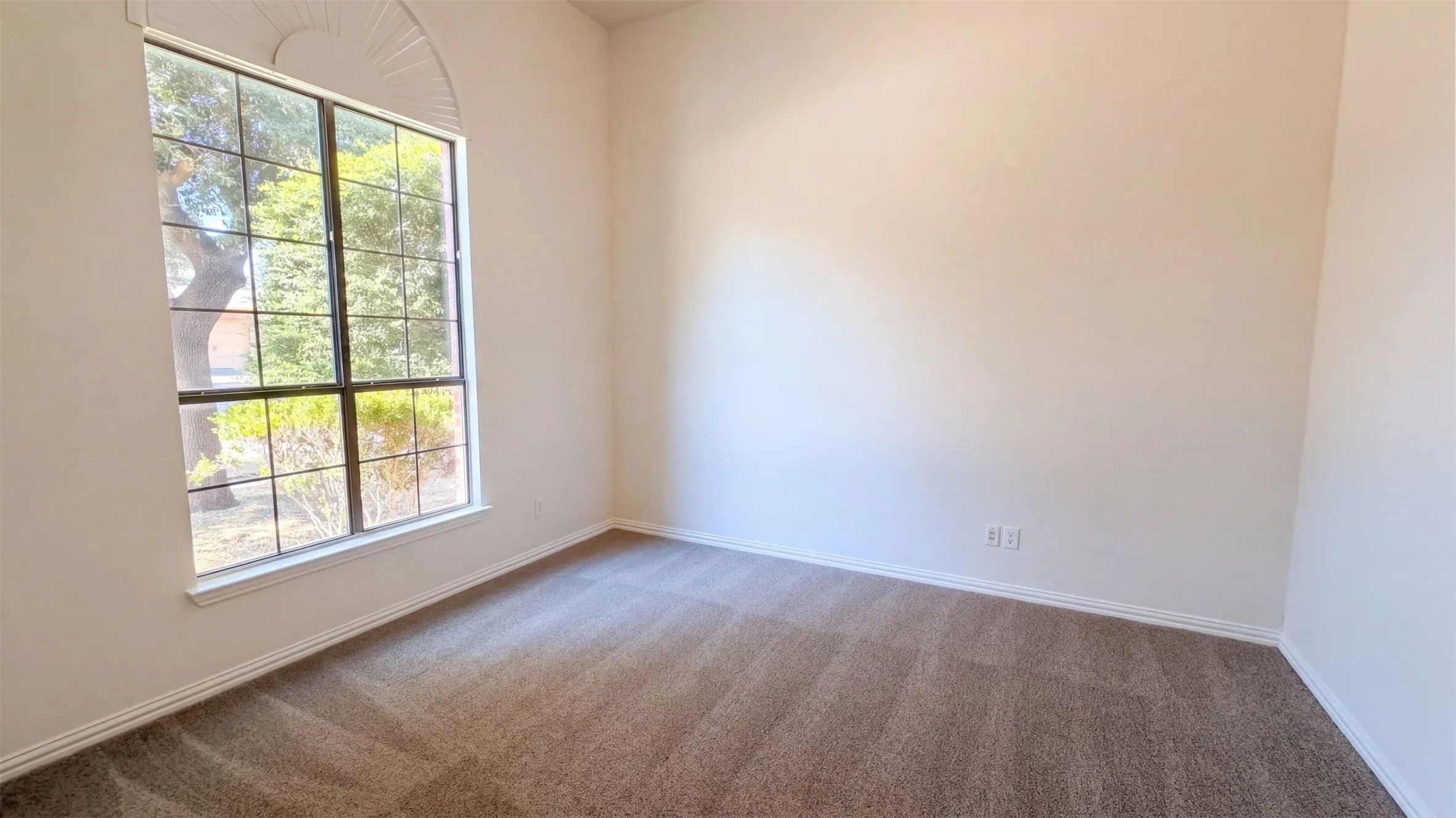Single Family Residence For Sale in Rockwall County , 610 Louder Way, Fate, Texas 75087, 5 Bedroom, 4 Bathroom, 2 Garage spaces, 3,387 Sqft, built in 2005, mls#21407725, Real Estate Agent in Fate, Homes For Sale in Rockwall county, Homes For Sale in Fate, Realtor in Fate Texas, Real Estate Brokerage Independent Realty Texas, Luminita Cordes Realtor