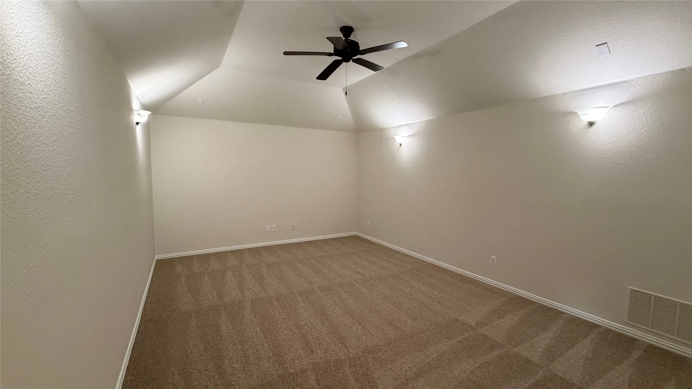 Single Family Residence For Sale in Rockwall County , 610 Louder Way, Fate, Texas 75087, 5 Bedroom, 4 Bathroom, 2 Garage spaces, 3,387 Sqft, built in 2005, mls#21407725, Real Estate Agent in Fate, Homes For Sale in Rockwall county, Homes For Sale in Fate, Realtor in Fate Texas, Real Estate Brokerage Independent Realty Texas, Luminita Cordes Realtor