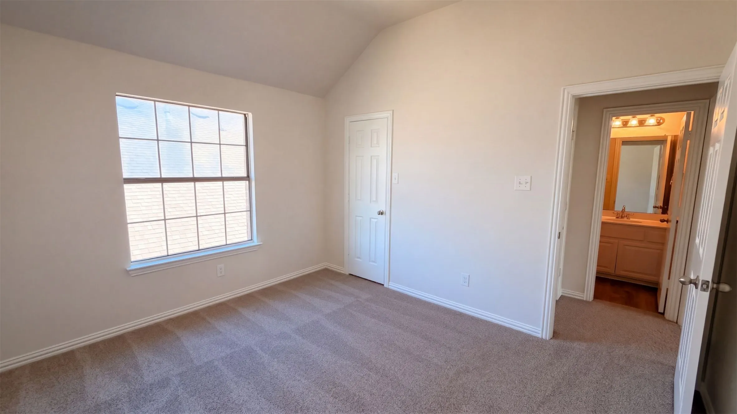 Single Family Residence For Sale in Rockwall County , 610 Louder Way, Fate, Texas 75087, 5 Bedroom, 4 Bathroom, 2 Garage spaces, 3,387 Sqft, built in 2005, mls#21407725, Real Estate Agent in Fate, Homes For Sale in Rockwall county, Homes For Sale in Fate, Realtor in Fate Texas, Real Estate Brokerage Independent Realty Texas, Luminita Cordes Realtor