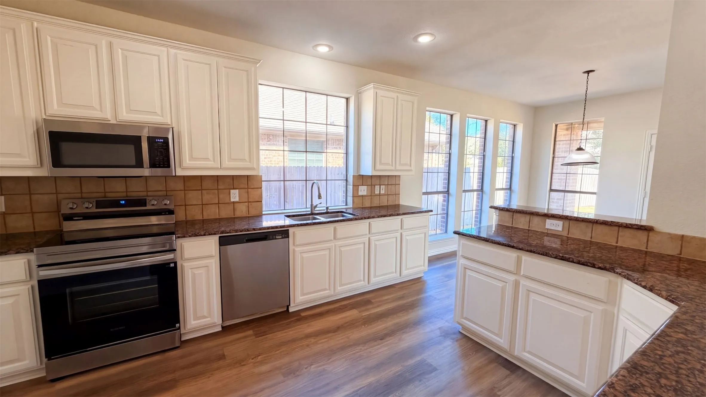 Single Family Residence For Sale in Rockwall County , 610 Louder Way, Fate, Texas 75087, 5 Bedroom, 4 Bathroom, 2 Garage spaces, 3,387 Sqft, built in 2005, mls#21407725, Real Estate Agent in Fate, Homes For Sale in Rockwall county, Homes For Sale in Fate, Realtor in Fate Texas, Real Estate Brokerage Independent Realty Texas, Luminita Cordes Realtor