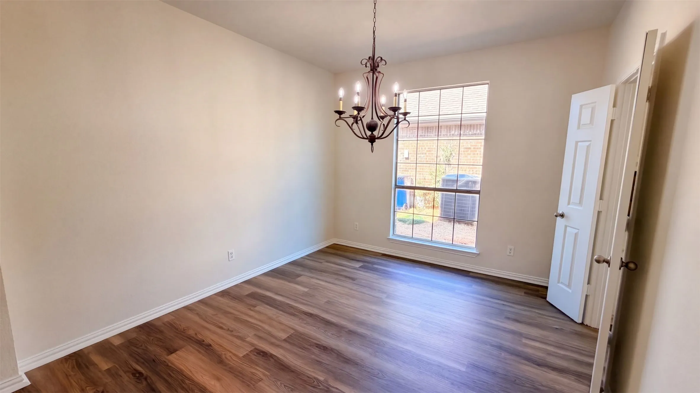 Single Family Residence For Sale in Rockwall County , 610 Louder Way, Fate, Texas 75087, 5 Bedroom, 4 Bathroom, 2 Garage spaces, 3,387 Sqft, built in 2005, mls#21407725, Real Estate Agent in Fate, Homes For Sale in Rockwall county, Homes For Sale in Fate, Realtor in Fate Texas, Real Estate Brokerage Independent Realty Texas, Luminita Cordes Realtor