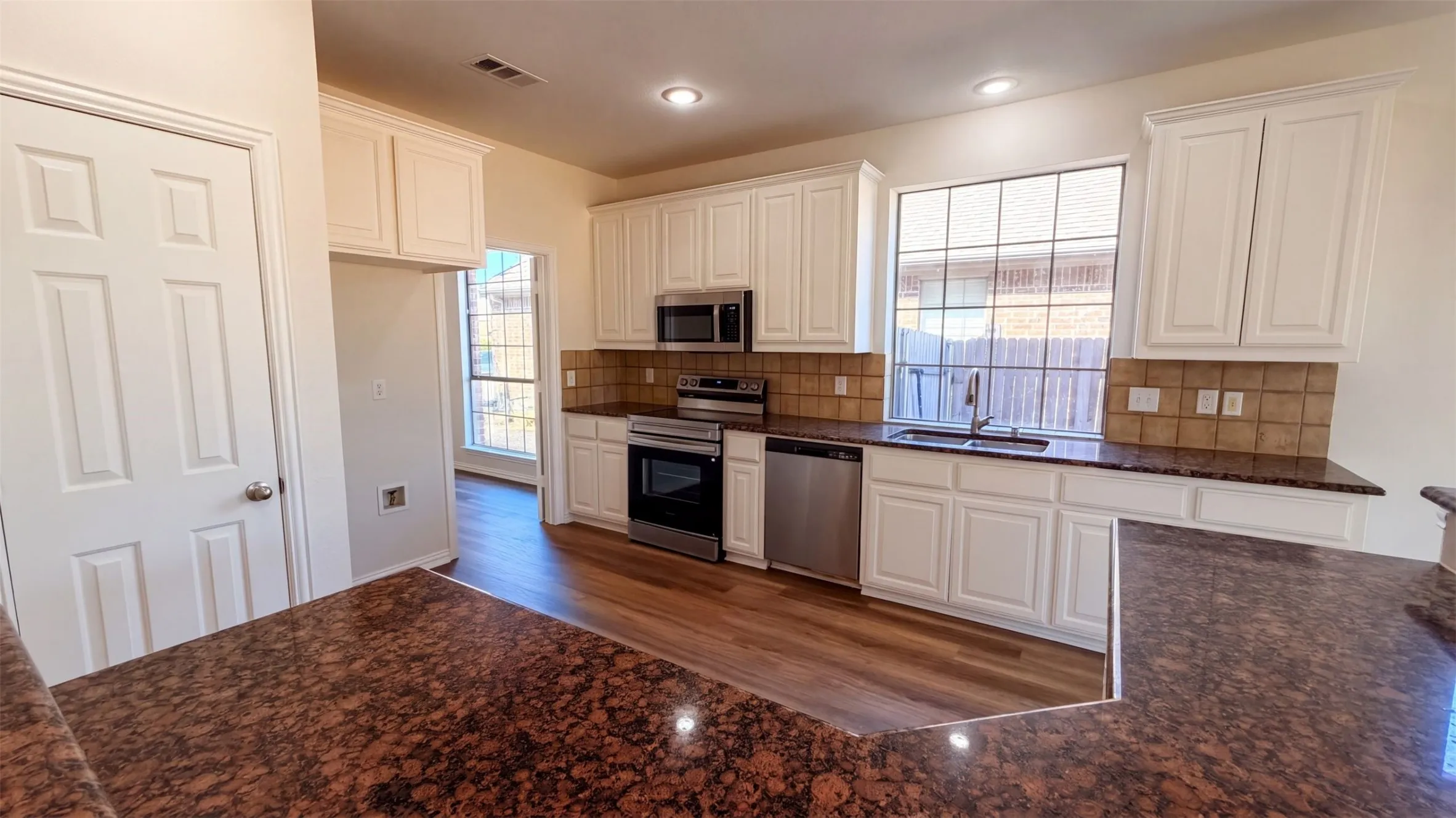 Single Family Residence For Sale in Rockwall County , 610 Louder Way, Fate, Texas 75087, 5 Bedroom, 4 Bathroom, 2 Garage spaces, 3,387 Sqft, built in 2005, mls#21407725, Real Estate Agent in Fate, Homes For Sale in Rockwall county, Homes For Sale in Fate, Realtor in Fate Texas, Real Estate Brokerage Independent Realty Texas, Luminita Cordes Realtor
